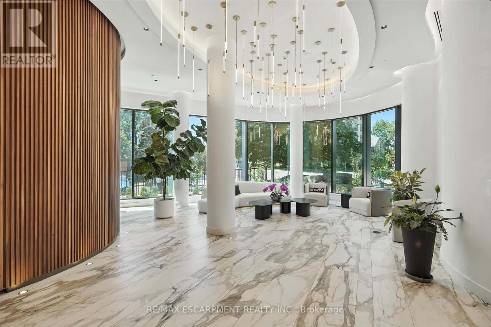 102 - 55 PORT STREET E — Mississauga (Port Credit), Ontario - Photo 2 of 46