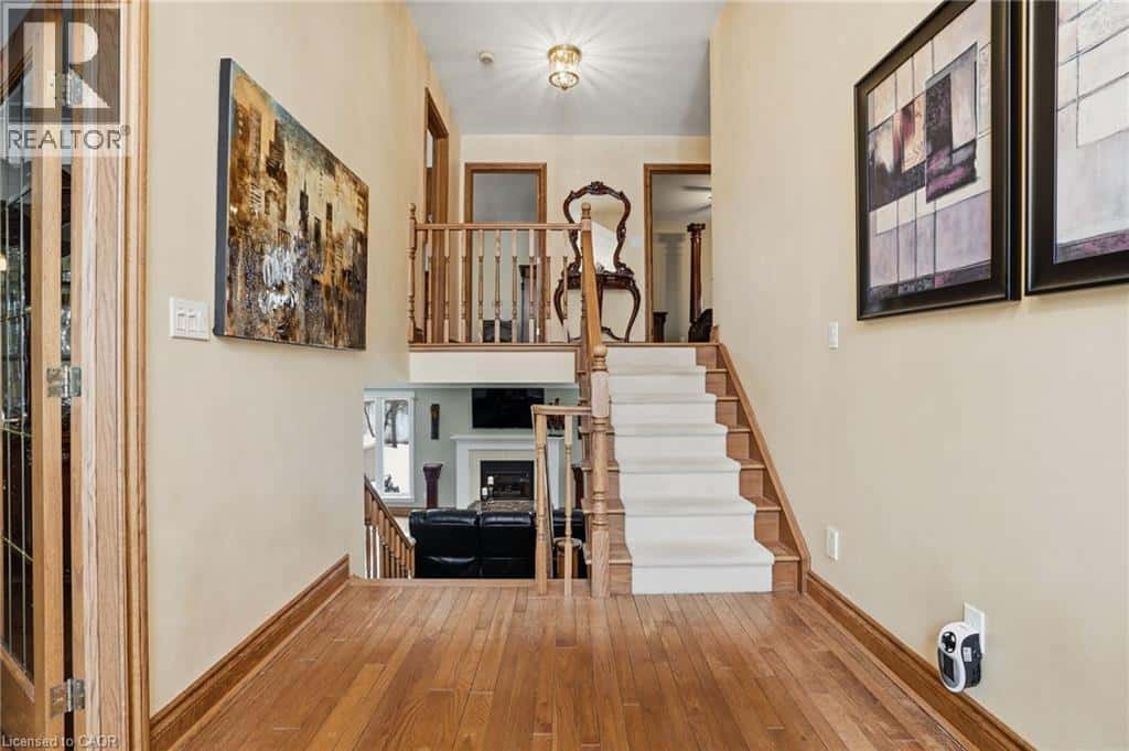 9 LAMB Court — Caledonia, Ontario - Photo 3 of 43