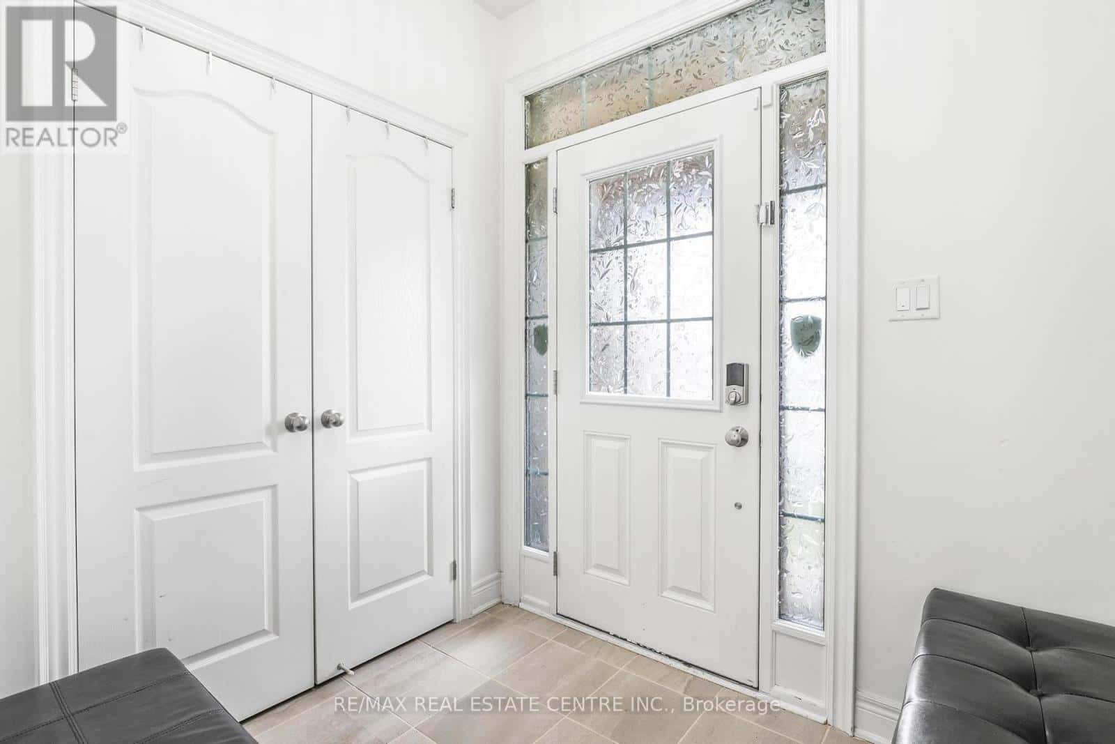 474 SHEAFFE PLACE — Milton (FO Ford), Ontario - Photo 5 of 36