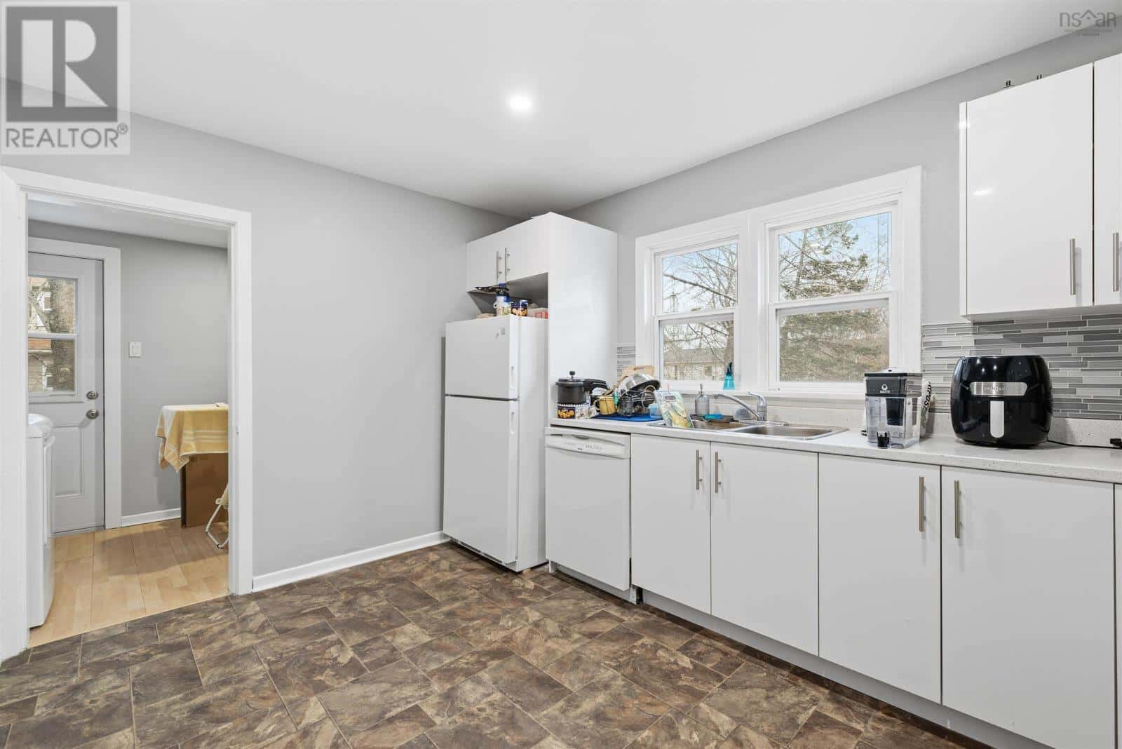 3176 Stanford Street — Halifax, Nova Scotia - Photo 4 of 46