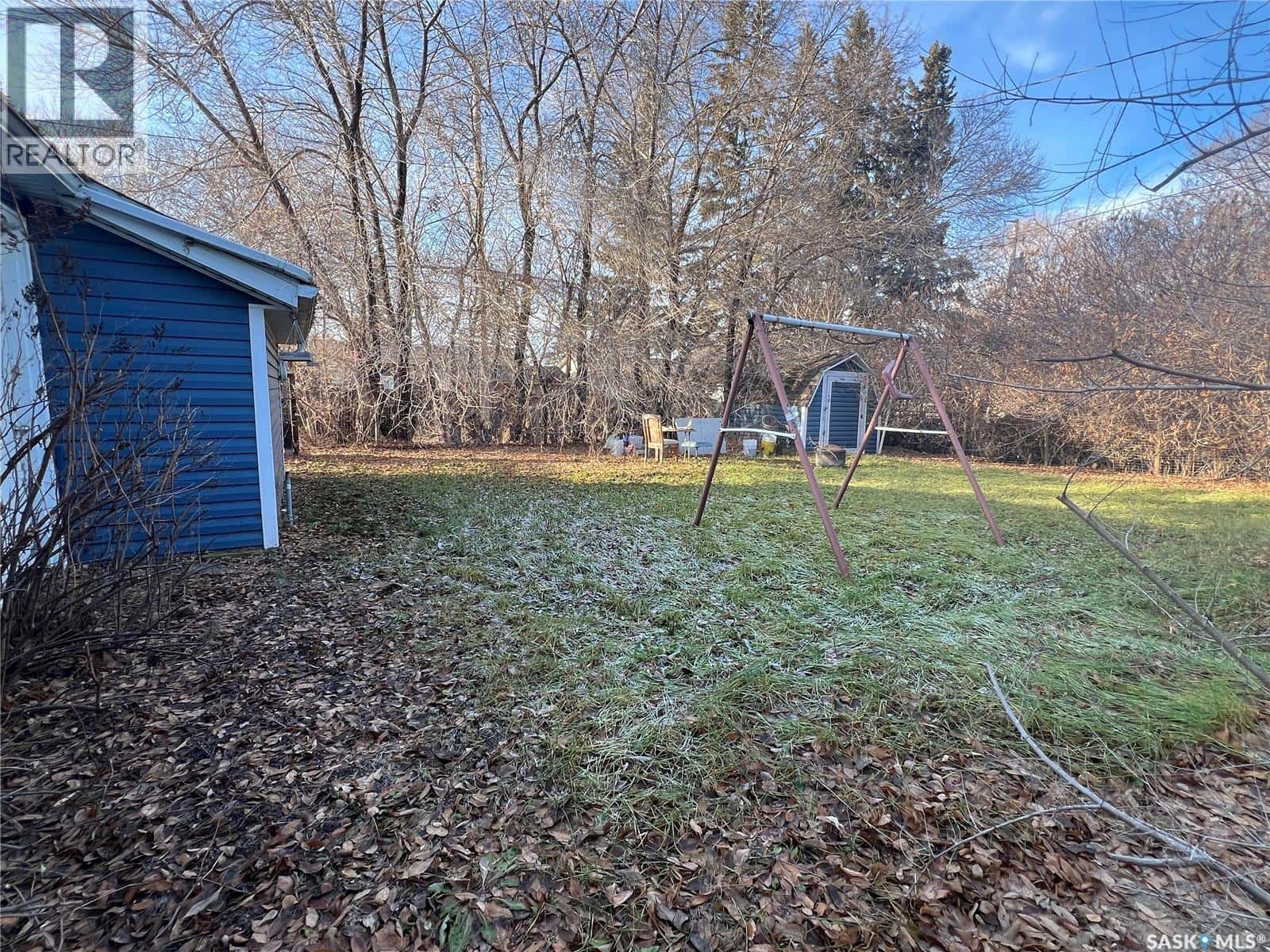 710 Main STREET — Esterhazy, Saskatchewan - Photo 3 of 10