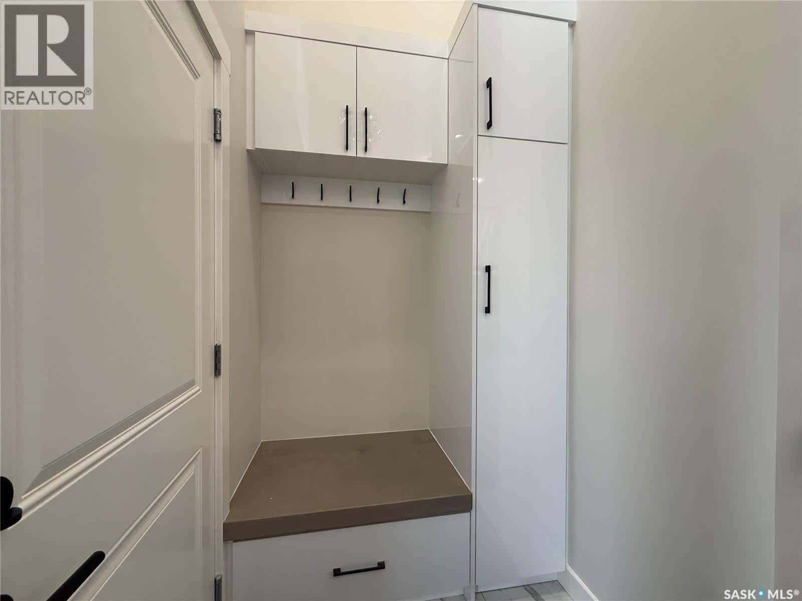 806 Ballesteros CRESCENT — Warman, Saskatchewan - Photo 2 of 28