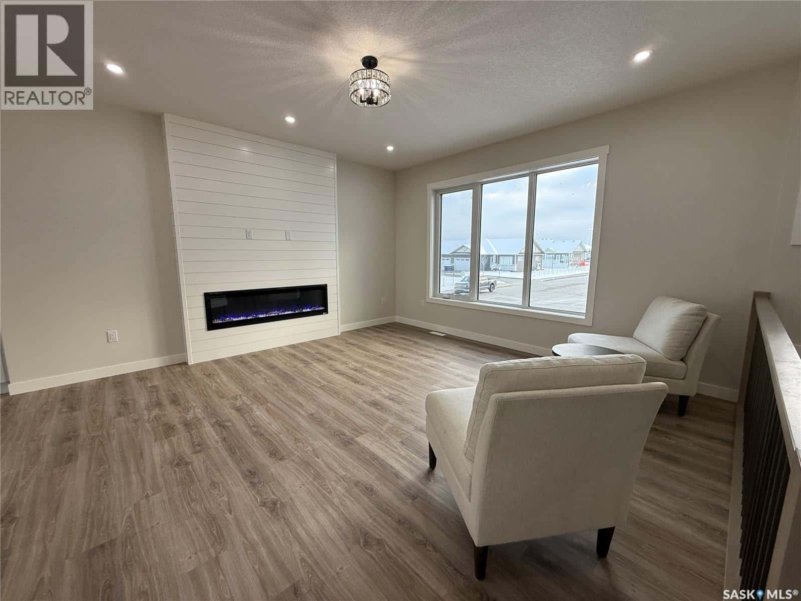 806 Ballesteros CRESCENT — Warman, Saskatchewan - Photo 4 of 28