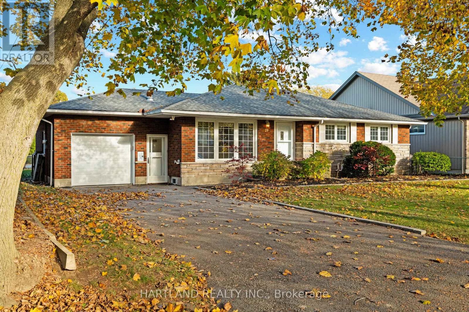 19 KENWORTH DRIVE — St. Catharines (Carlton/Bunting), Ontario - Main photo