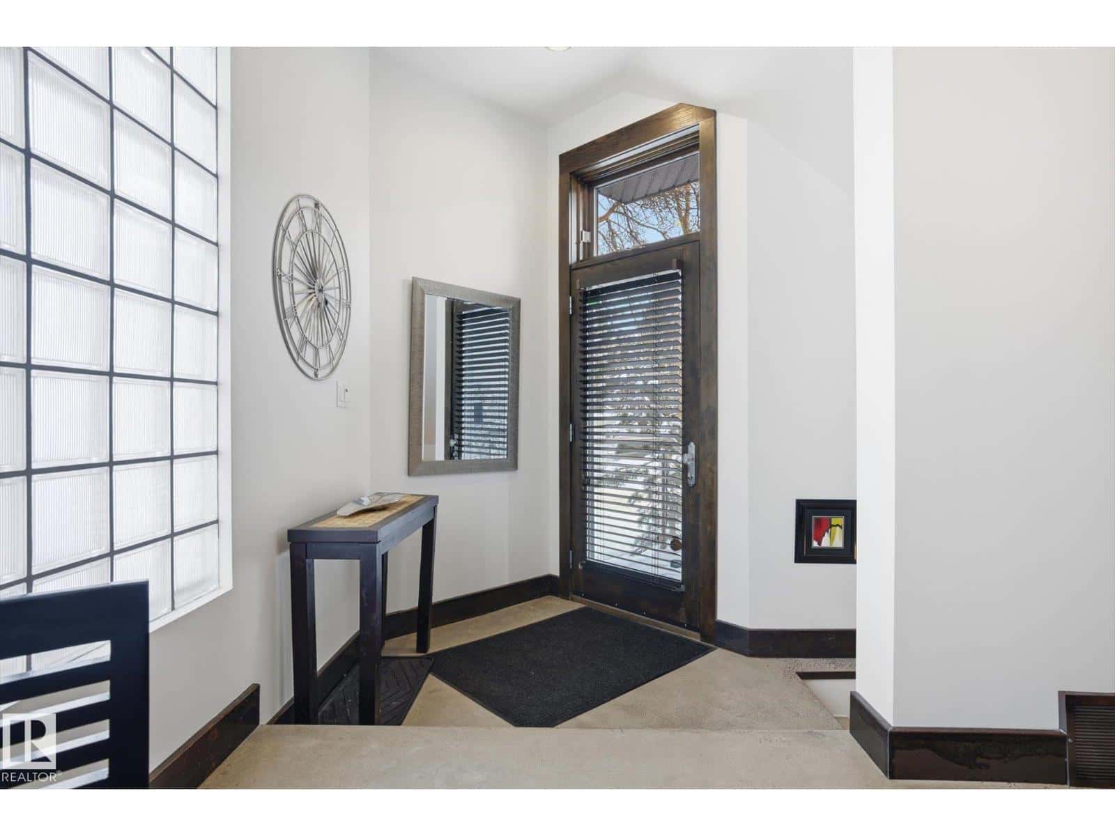 9012 98 ST NW — Edmonton, Alberta - Photo 2 of 47