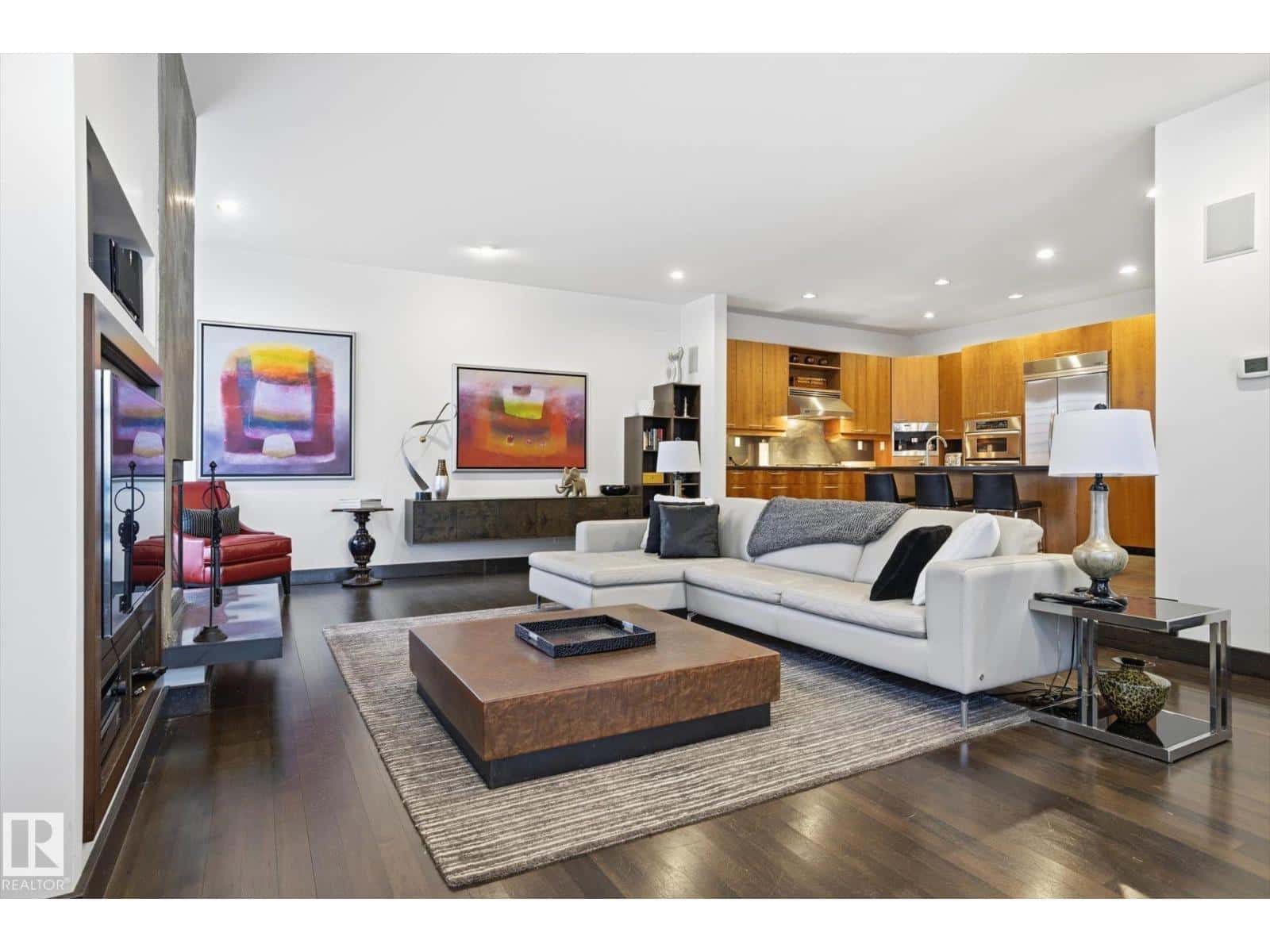 9012 98 ST NW — Edmonton, Alberta - Photo 3 of 47