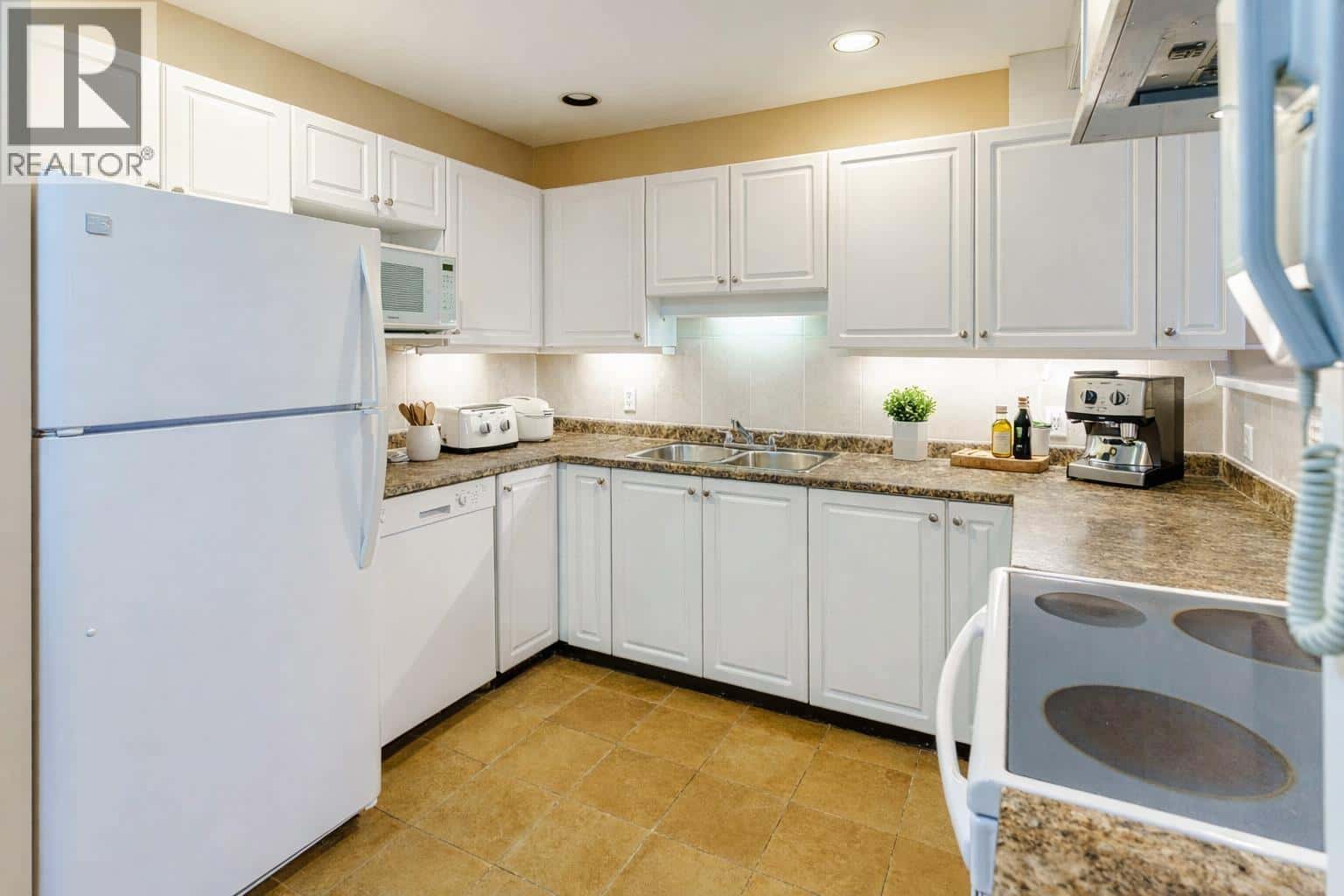 205 22720 119 AVENUE — Maple Ridge, British Columbia - Photo 4 of 15