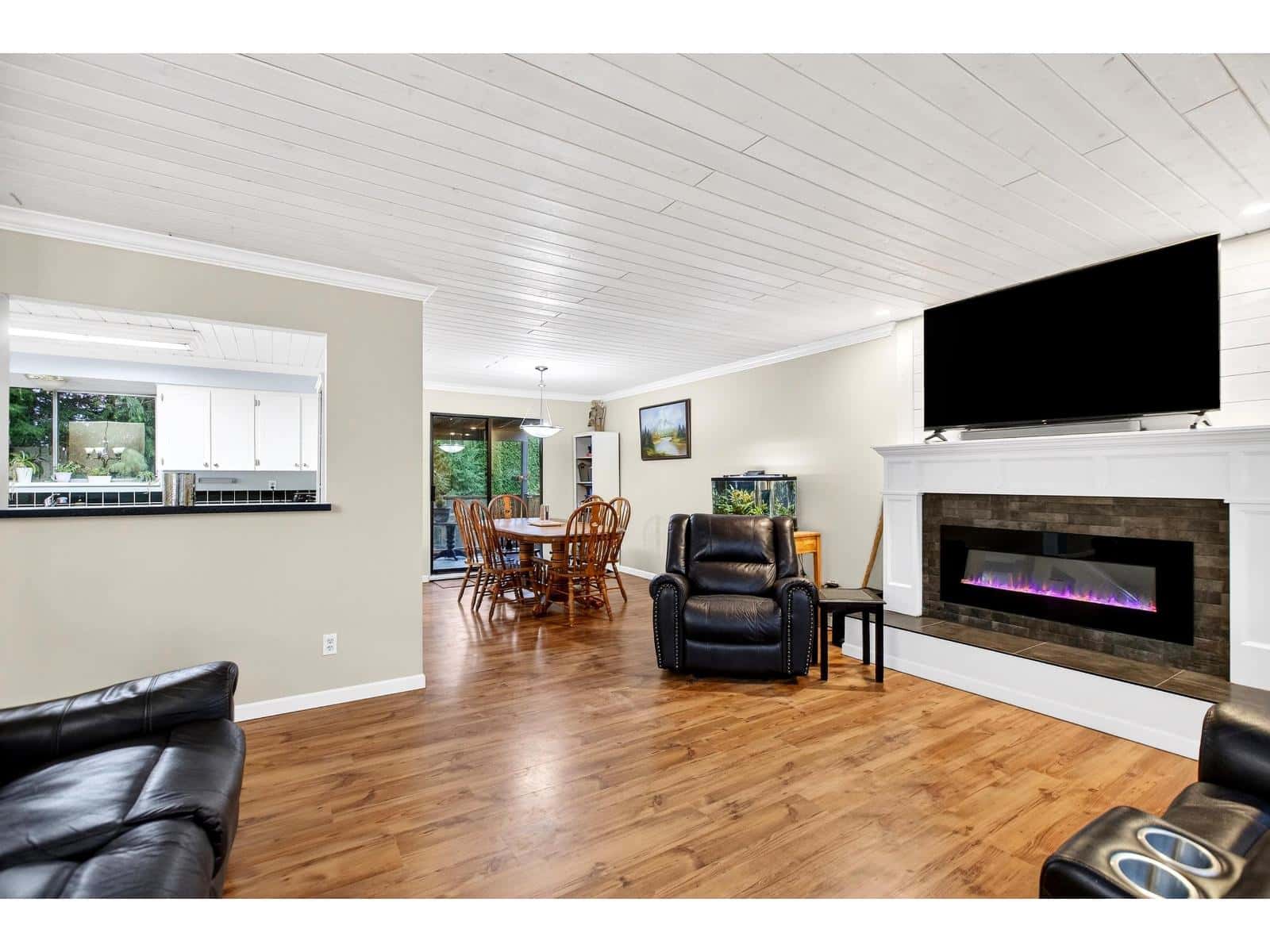 7768 WREN STREET — Mission, British Columbia - Photo 3 of 36