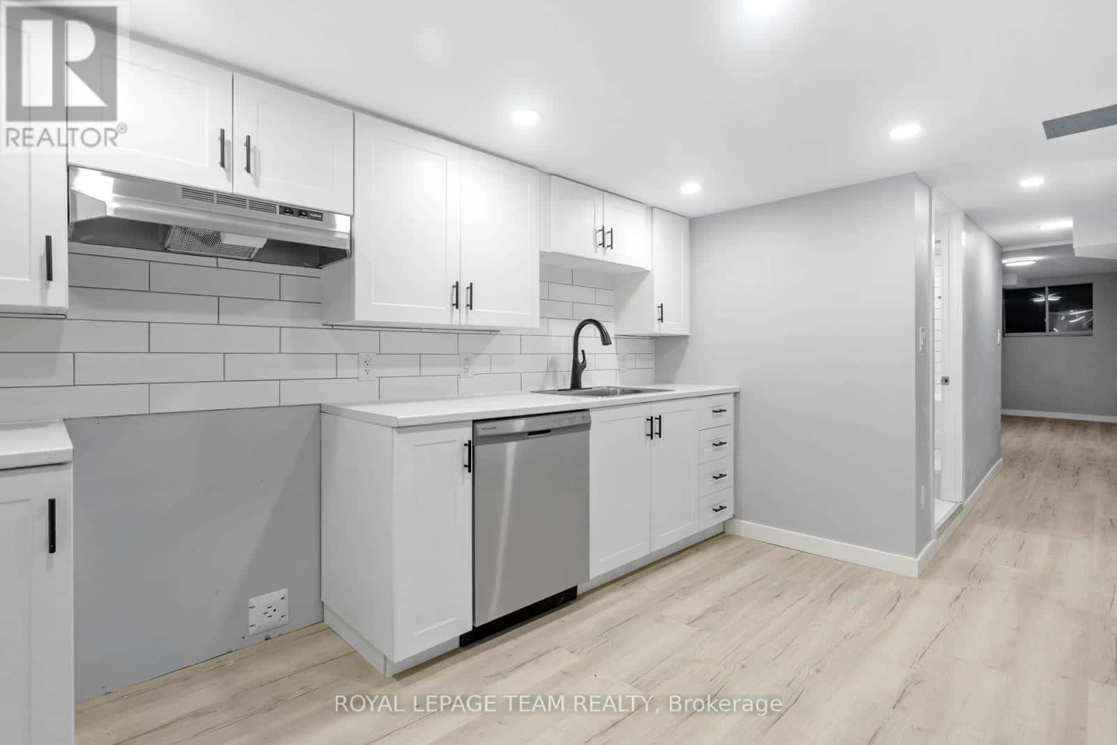 883 SOMERSET STREET W — Ottawa, Ontario - Photo 5 of 16