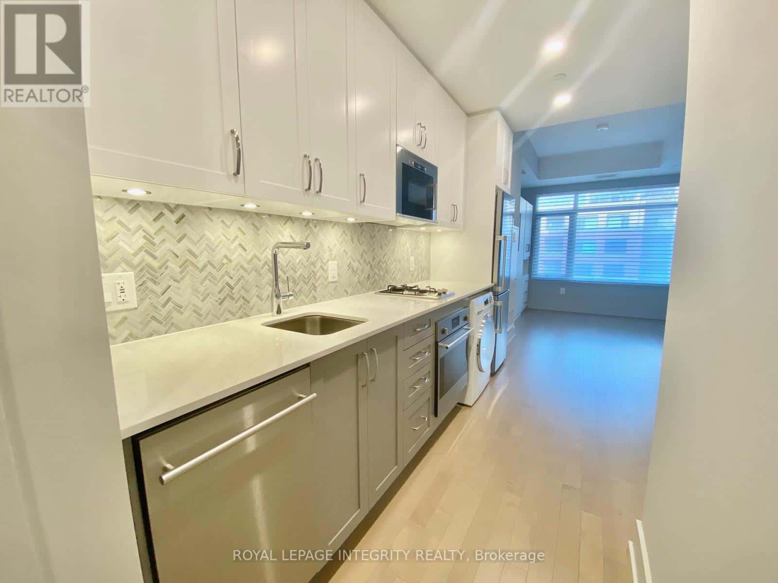 315 - 60 SPRINGHURST AVENUE — Ottawa, Ontario - Photo 4 of 21