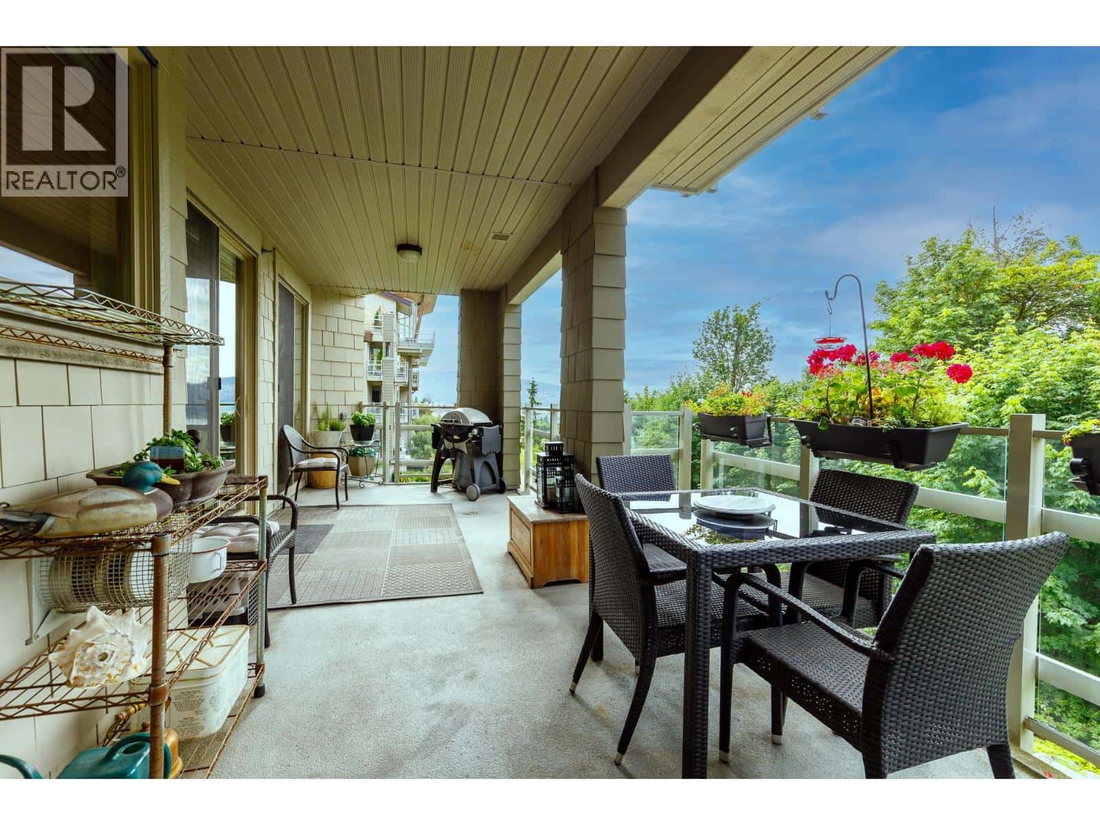 301 560 RAVEN WOODS DRIVE — North Vancouver, British Columbia - Photo 2 of 39