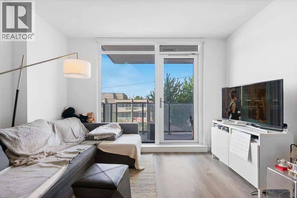 205 8188 FRASER STREET — Vancouver, British Columbia - Photo 3 of 36