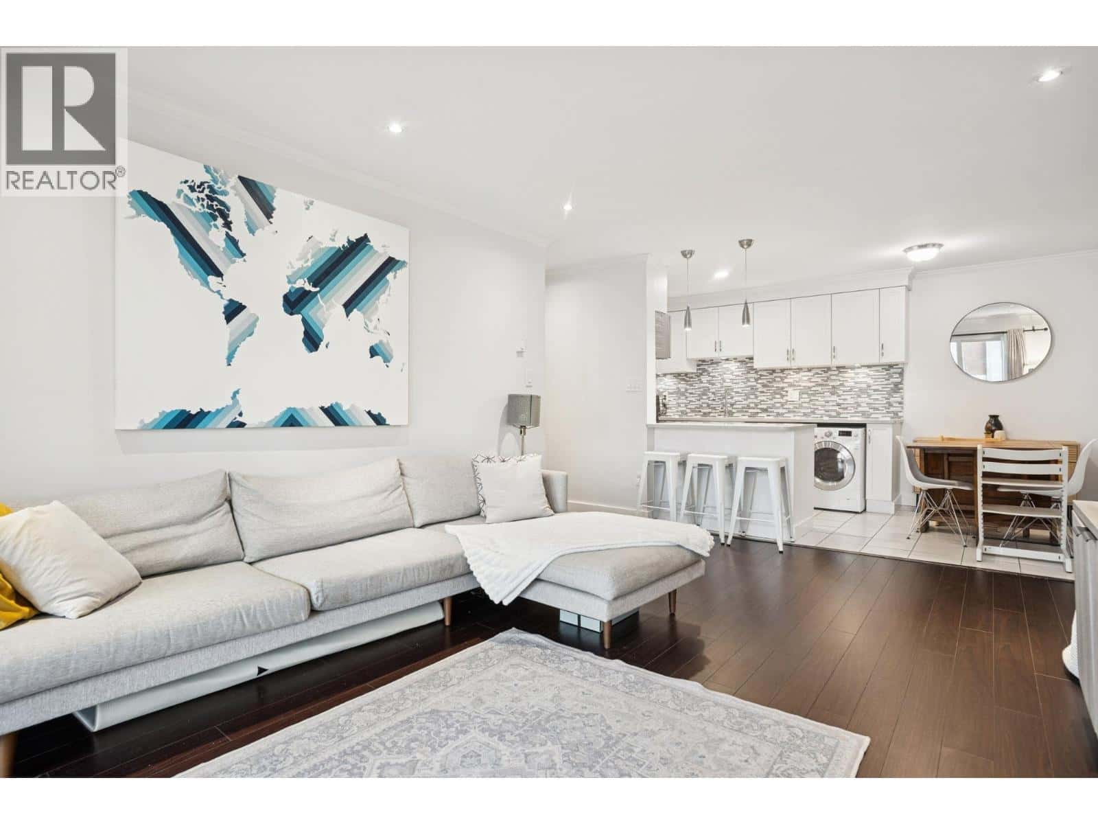 213 808 E 8TH AVENUE — Vancouver, British Columbia - Photo 2 of 16