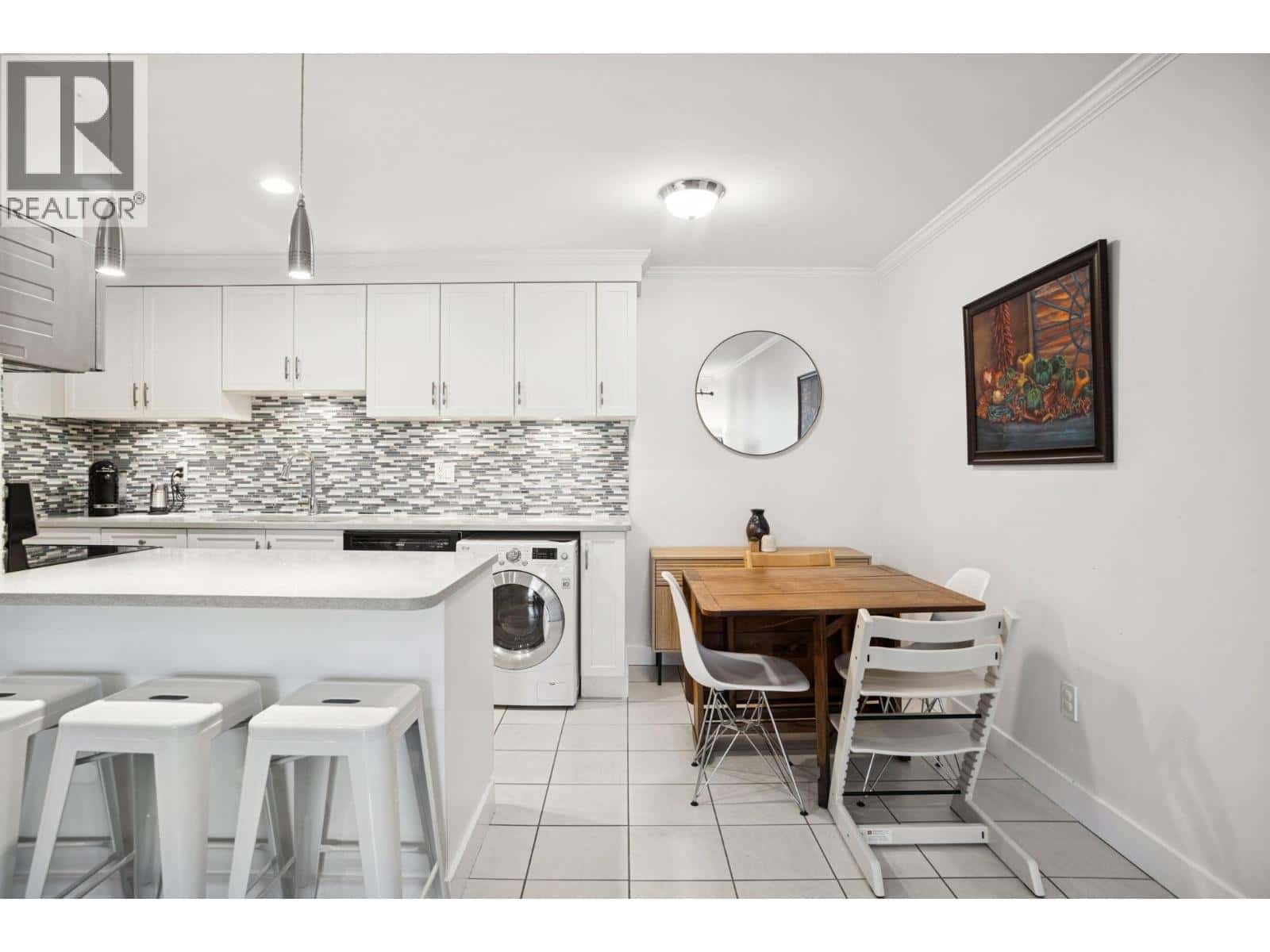 213 808 E 8TH AVENUE — Vancouver, British Columbia - Photo 5 of 16