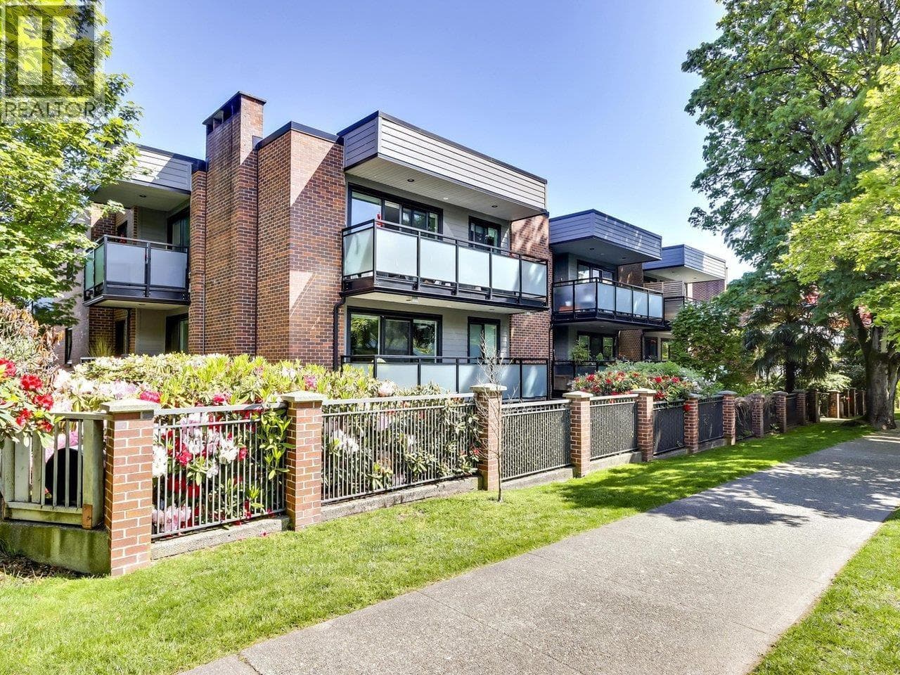 307 2255 YORK AVENUE — Vancouver, British Columbia - Main photo