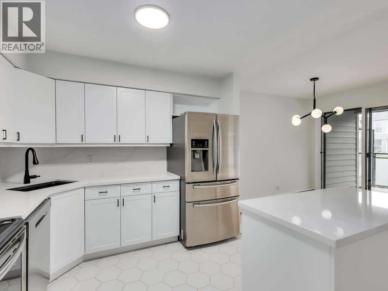 307 2255 YORK AVENUE — Vancouver, British Columbia - Photo 3 of 25