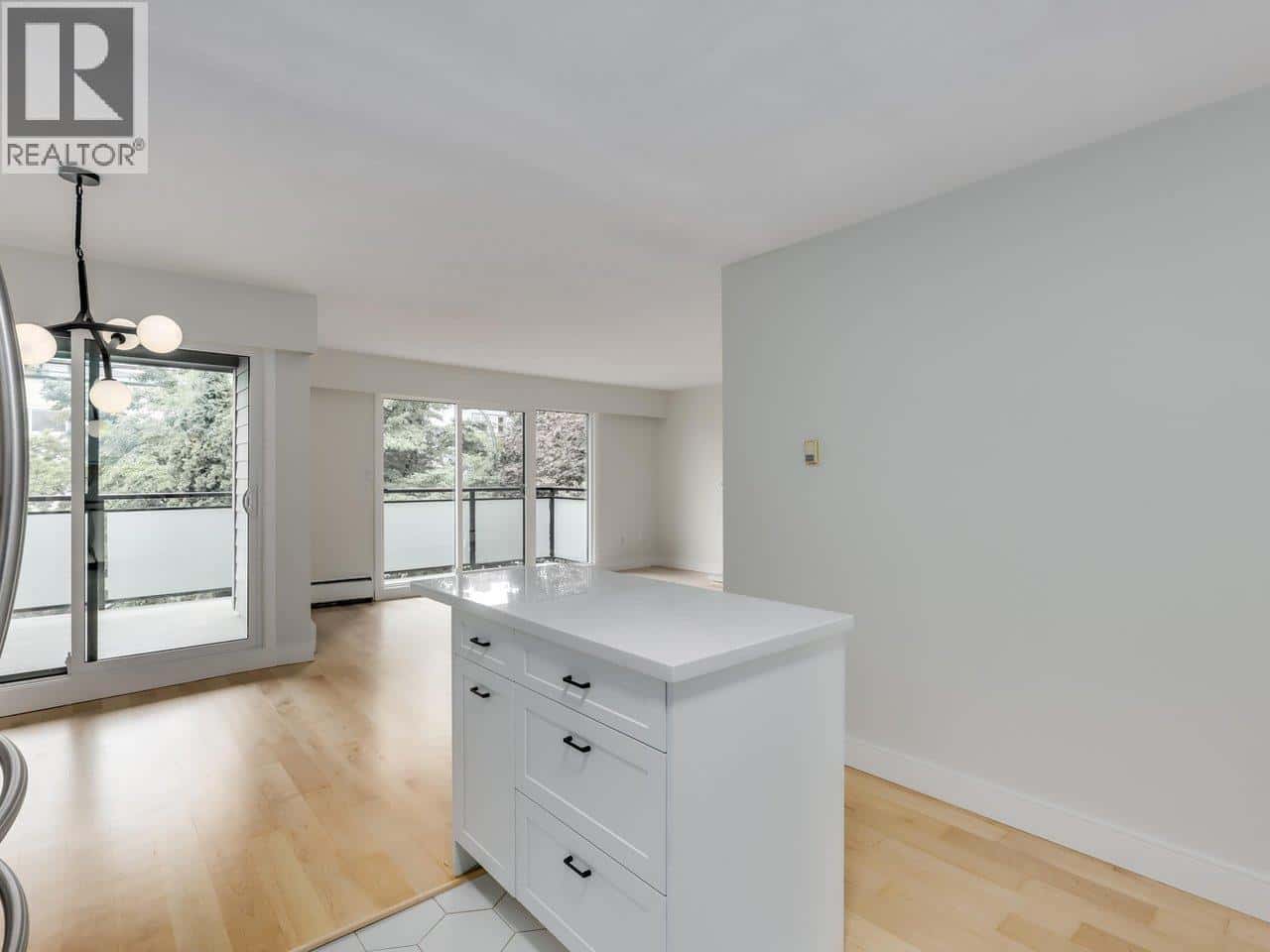 307 2255 YORK AVENUE — Vancouver, British Columbia - Photo 5 of 25