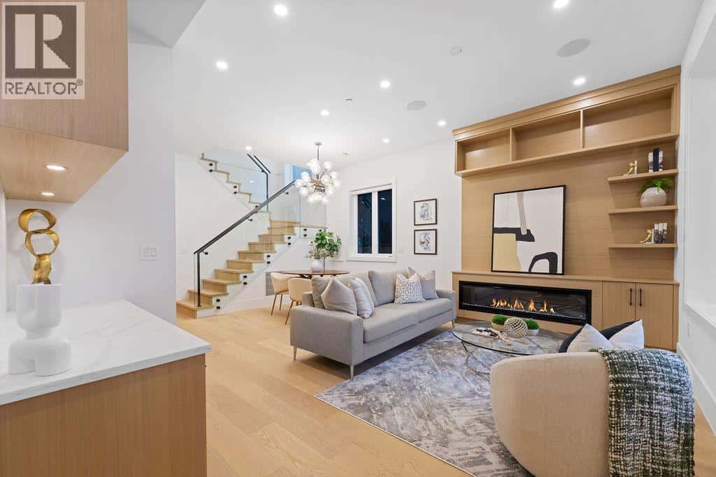 1 1166 E 11TH AVENUE — Vancouver, British Columbia - Photo 3 of 40