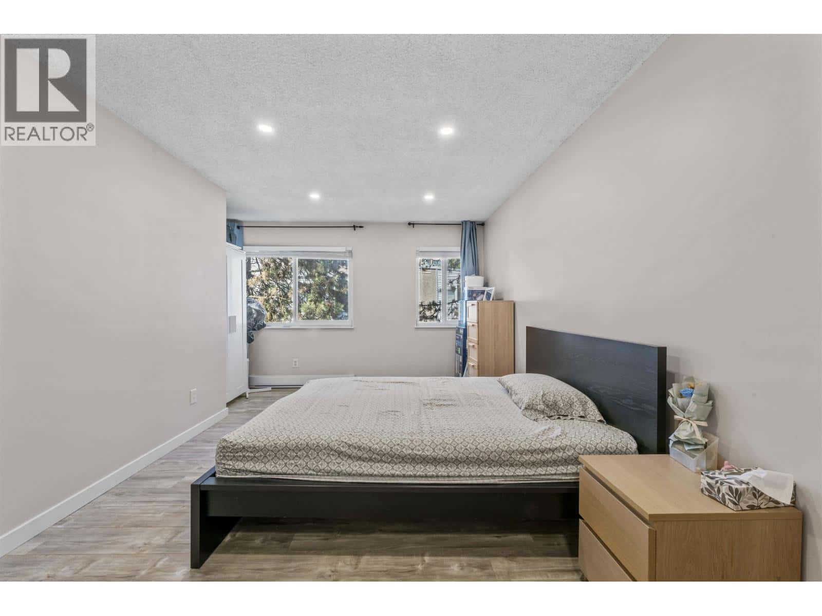 508 9890 MANCHESTER DRIVE — Burnaby, British Columbia - Photo 4 of 23