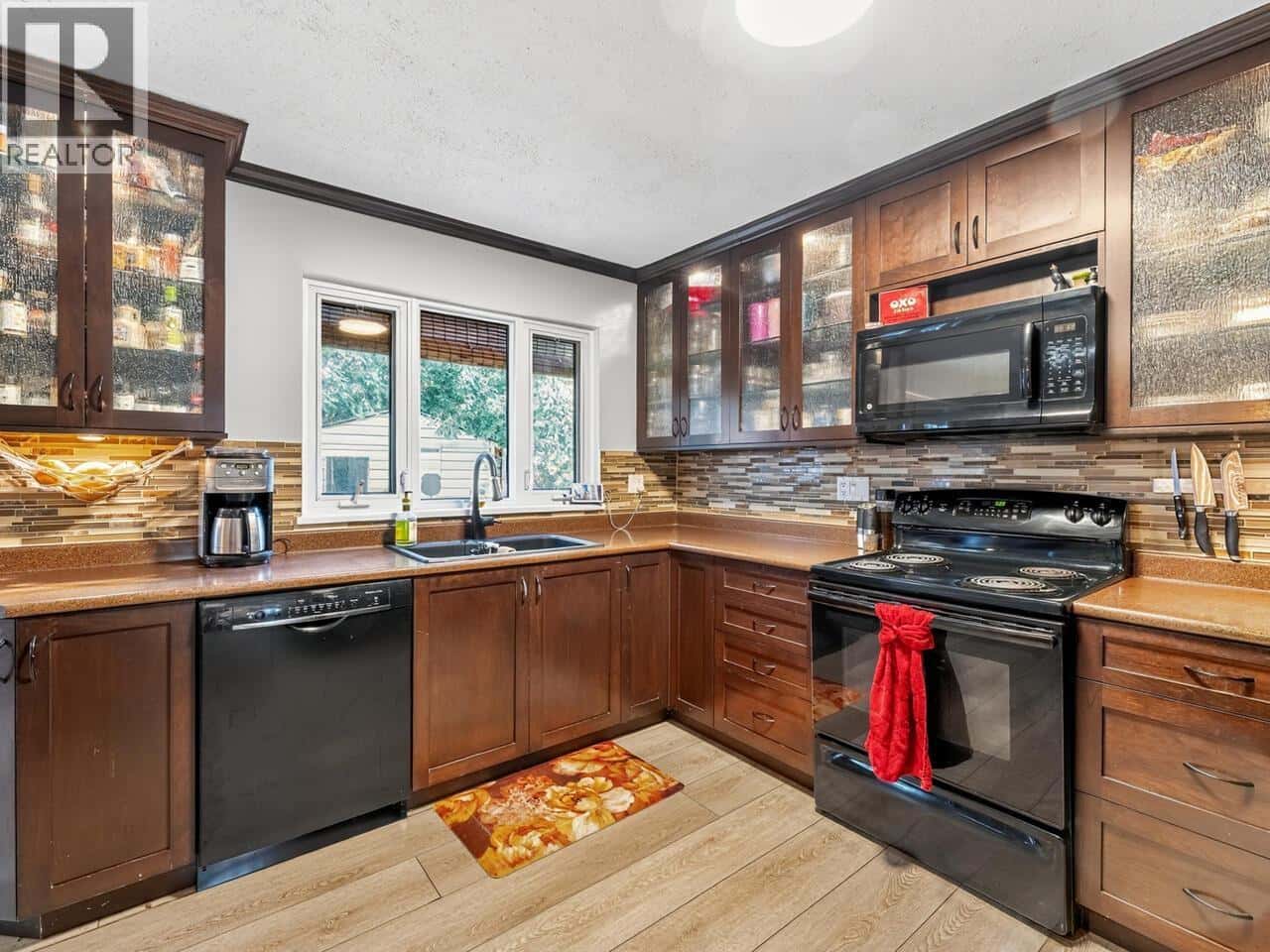 11790 212 STREET — Maple Ridge, British Columbia - Photo 3 of 35