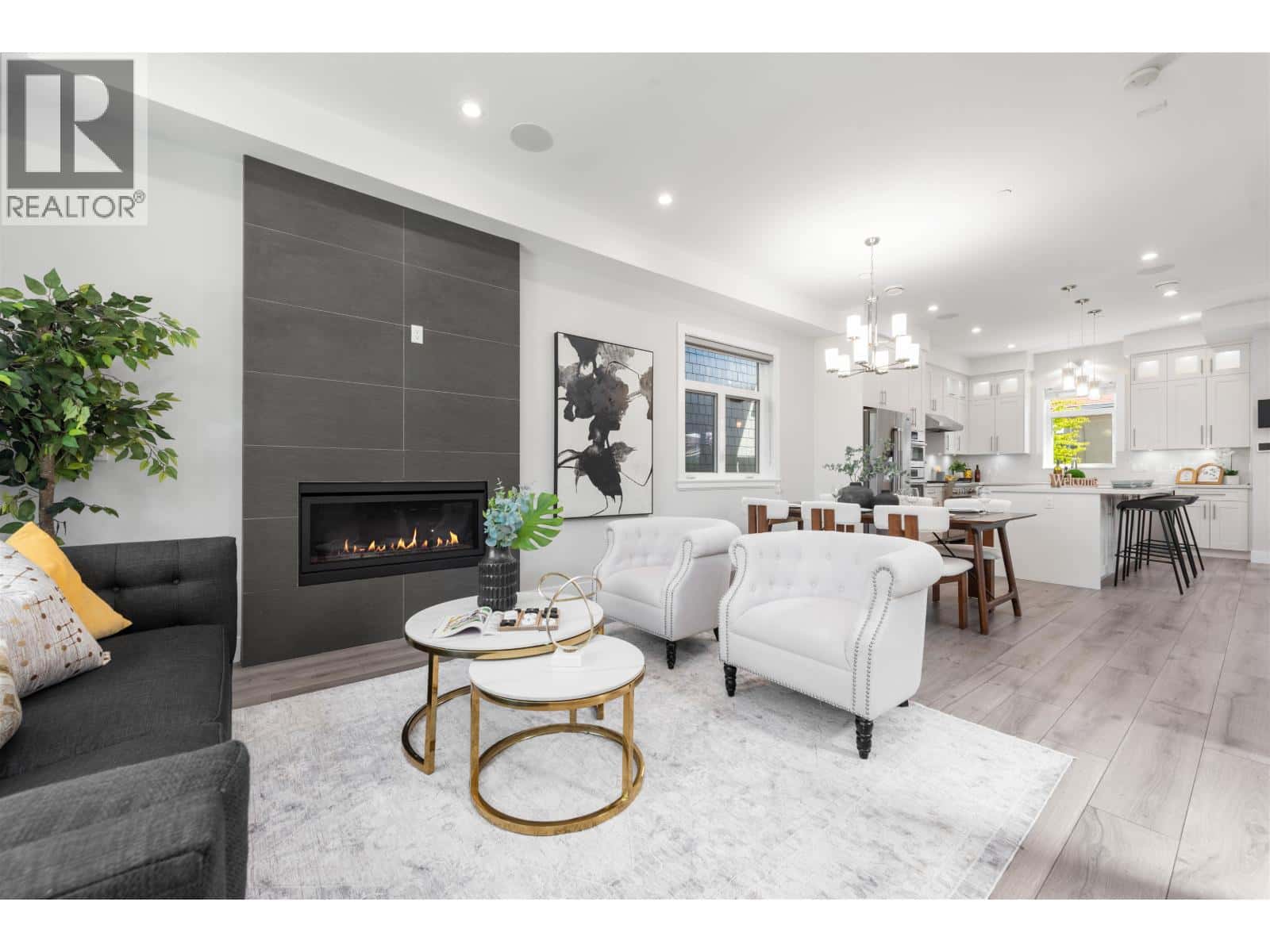 5318 PRINCE EDWARD STREET — Vancouver, British Columbia - Photo 3 of 40