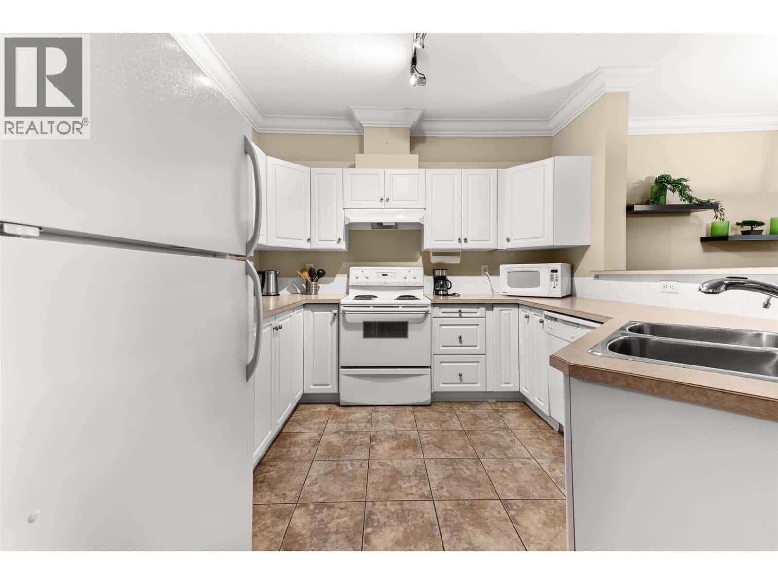 1088 Sunset Drive Unit# 440 — Kelowna, British Columbia - Photo 5 of 31