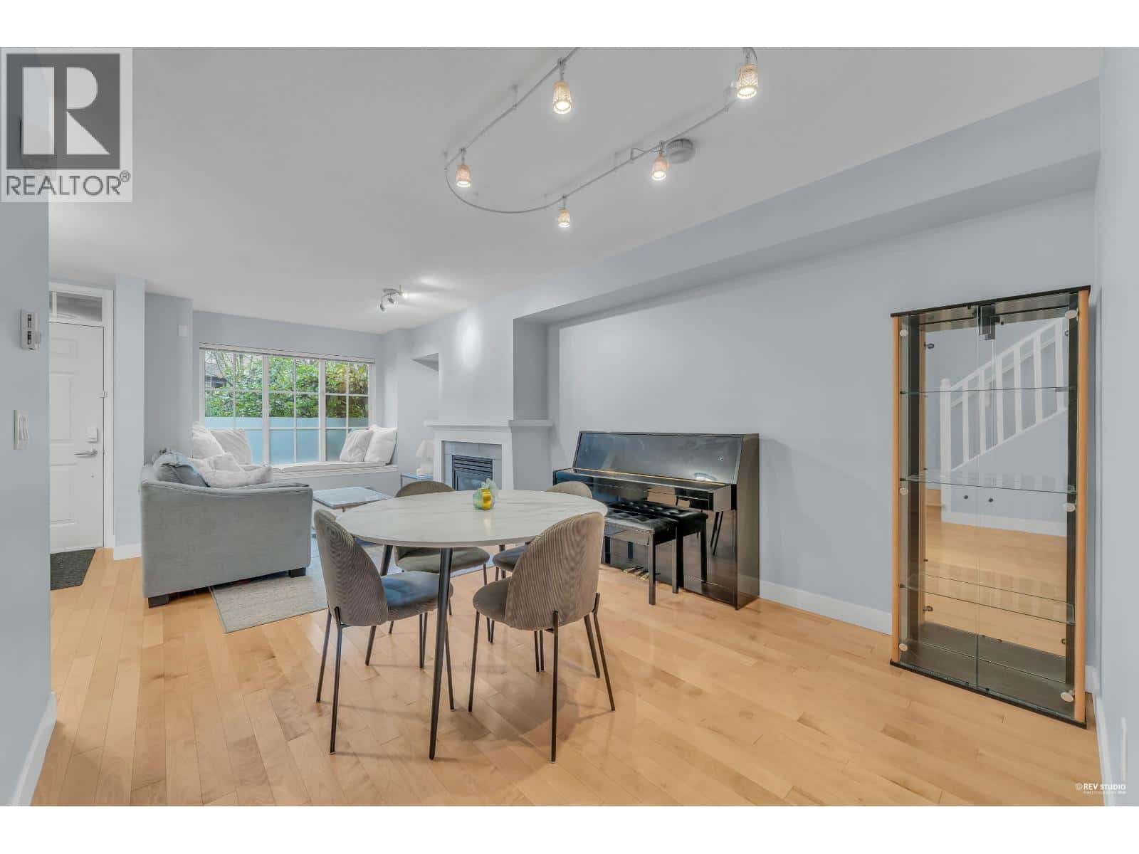 156 3288 NOEL DRIVE — Burnaby, British Columbia - Photo 5 of 28