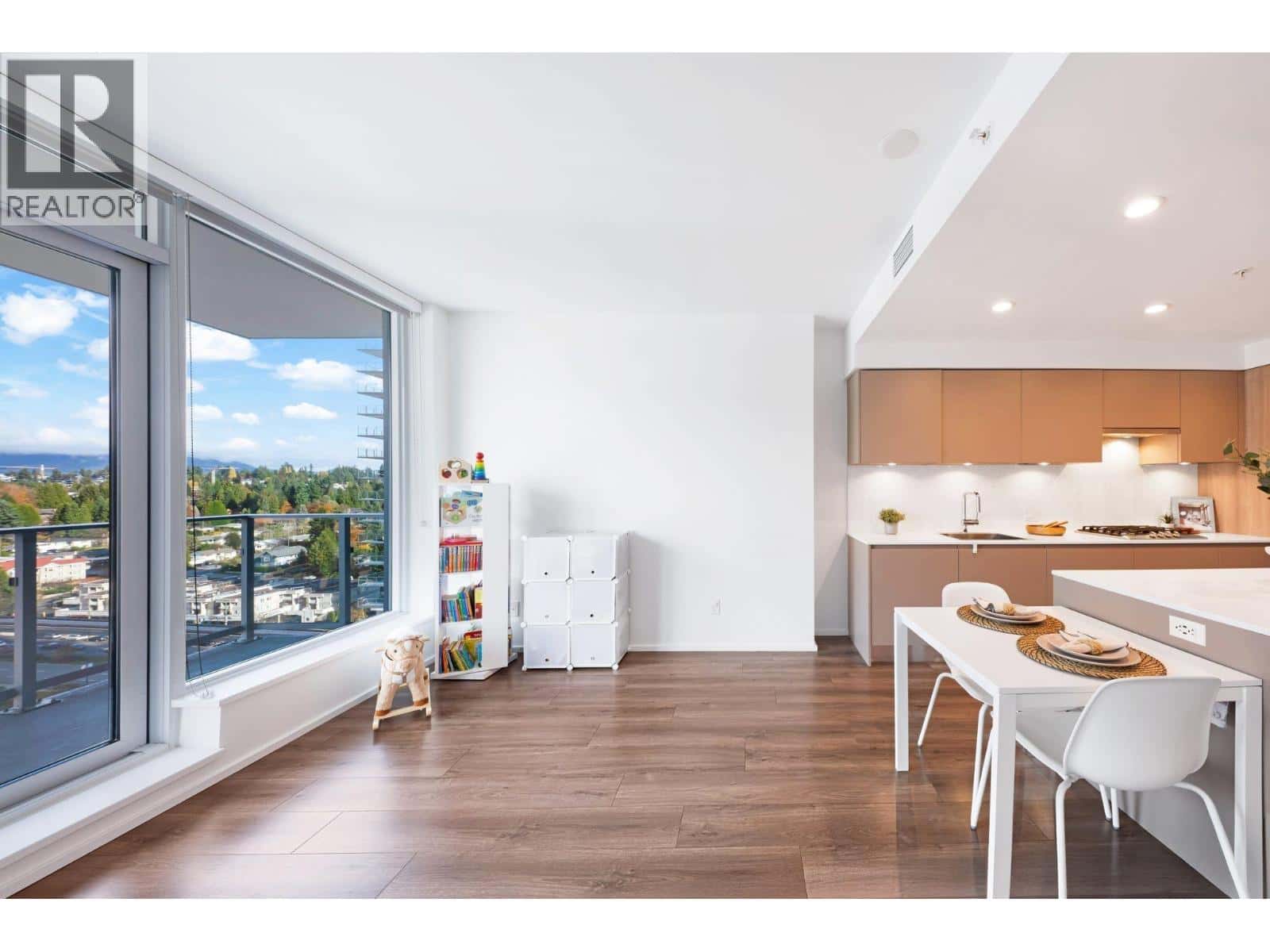 1811 3833 EVERGREEN PLACE — Burnaby, British Columbia - Photo 2 of 27