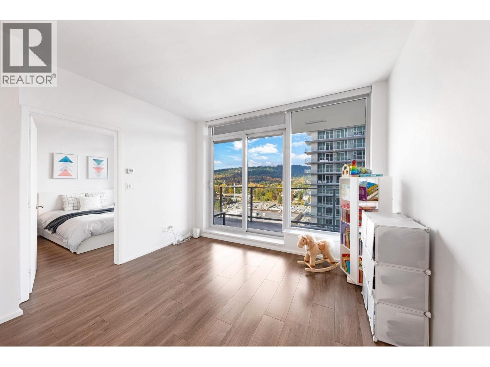 1811 3833 EVERGREEN PLACE — Burnaby, British Columbia - Main photo