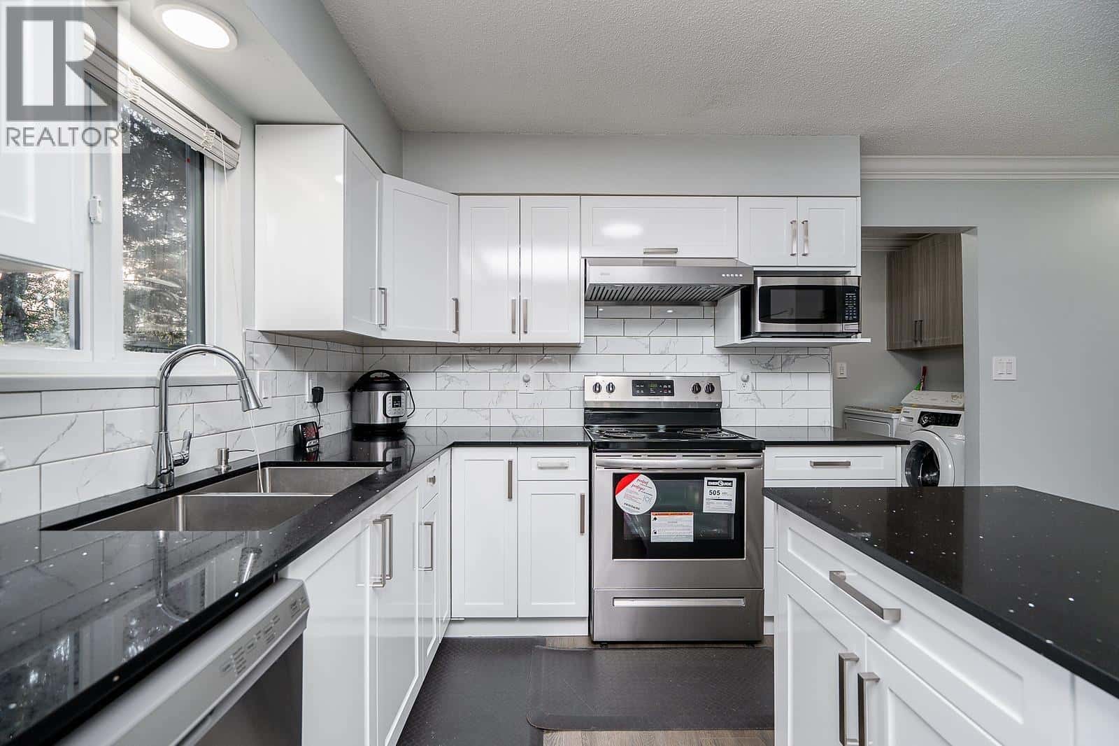 1648 ST. ALBERT AVENUE — Port Coquitlam, British Columbia - Photo 3 of 39