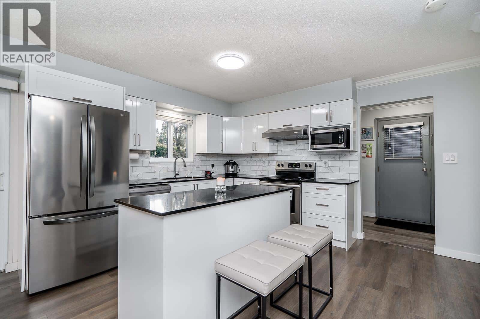 1648 ST. ALBERT AVENUE — Port Coquitlam, British Columbia - Photo 5 of 39