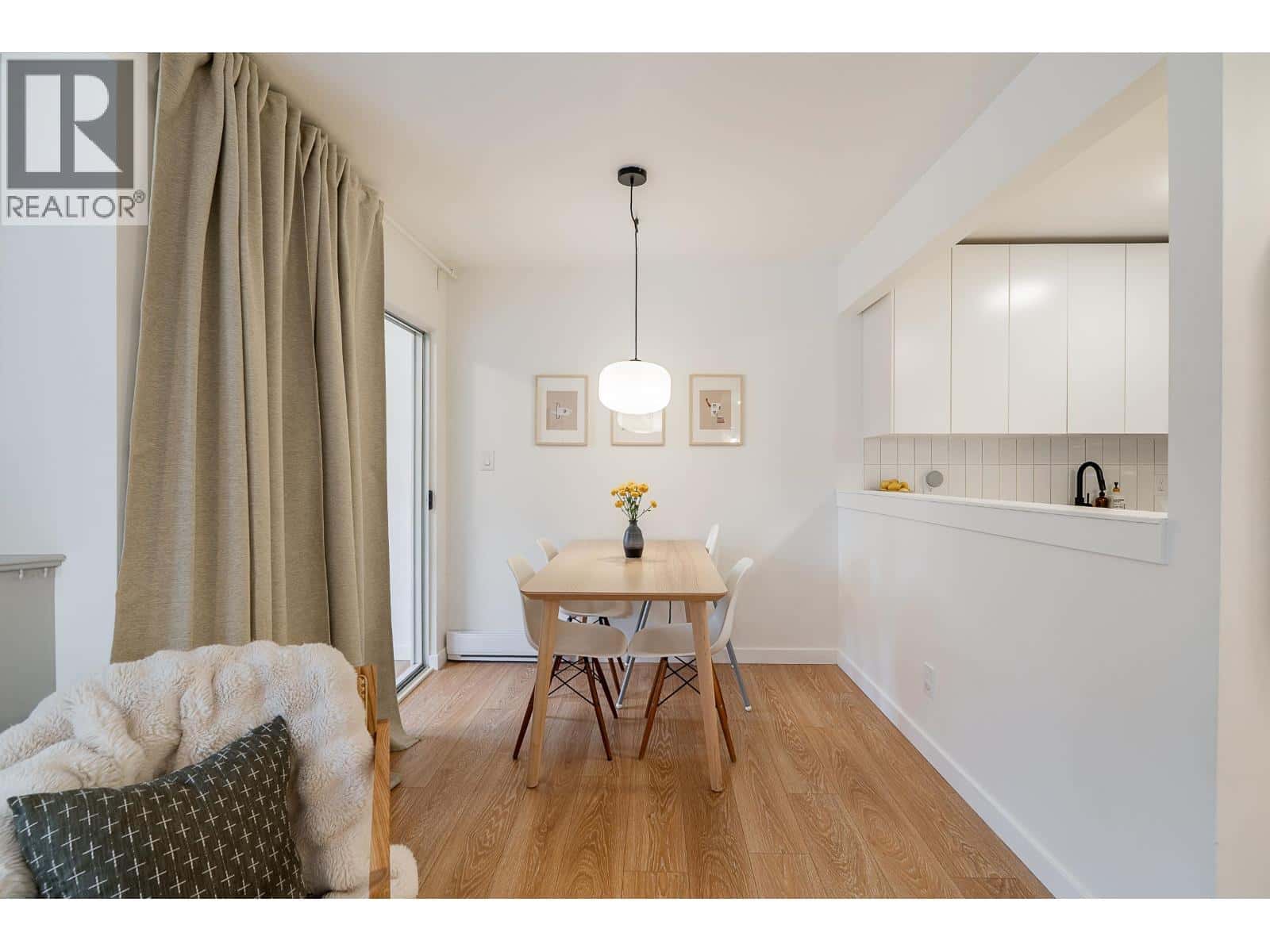 407 3 N GARDEN DRIVE — Vancouver, British Columbia - Photo 5 of 19