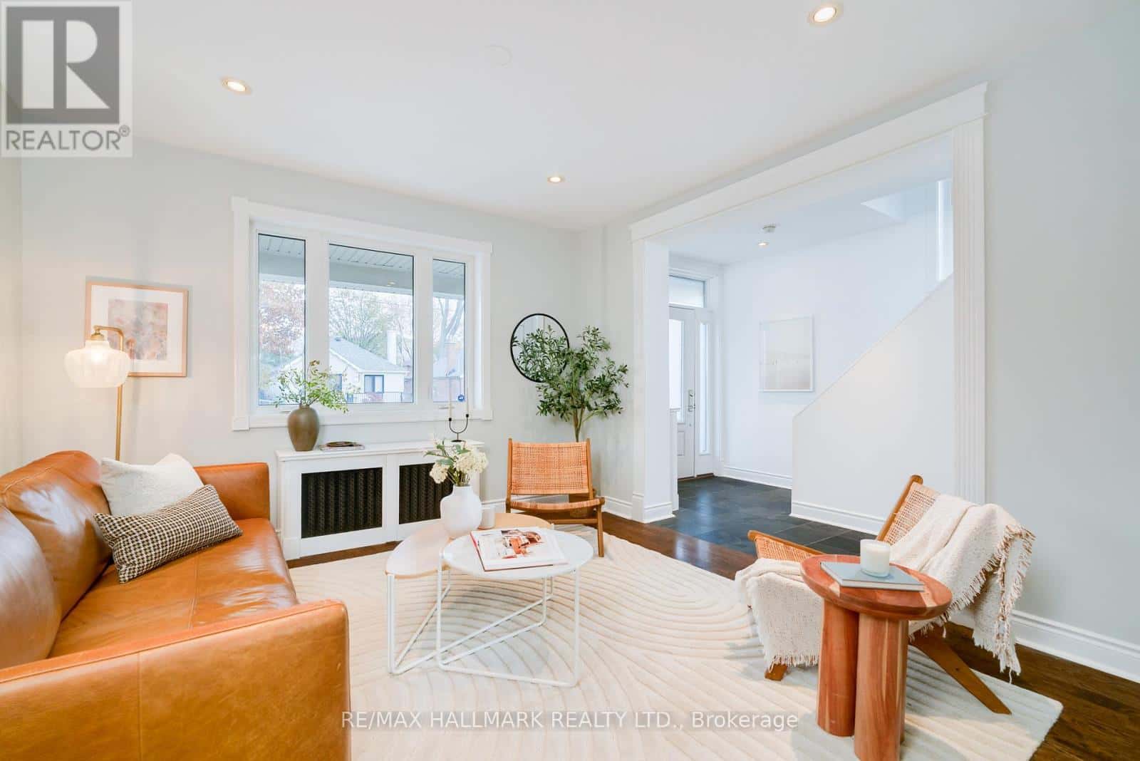 22 SHARPE STREET — Toronto (Birchcliffe-Cliffside), Ontario - Photo 4 of 38