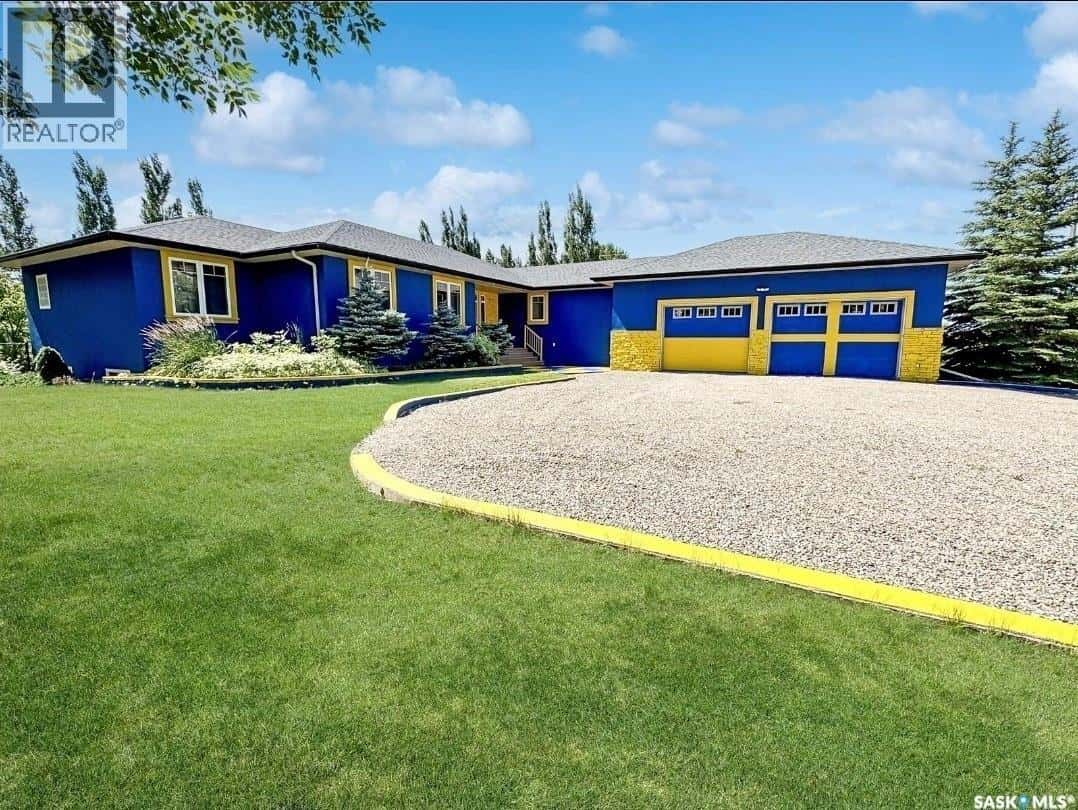 30 West Park DRIVE — Battleford, Saskatchewan - Photo 2 of 50