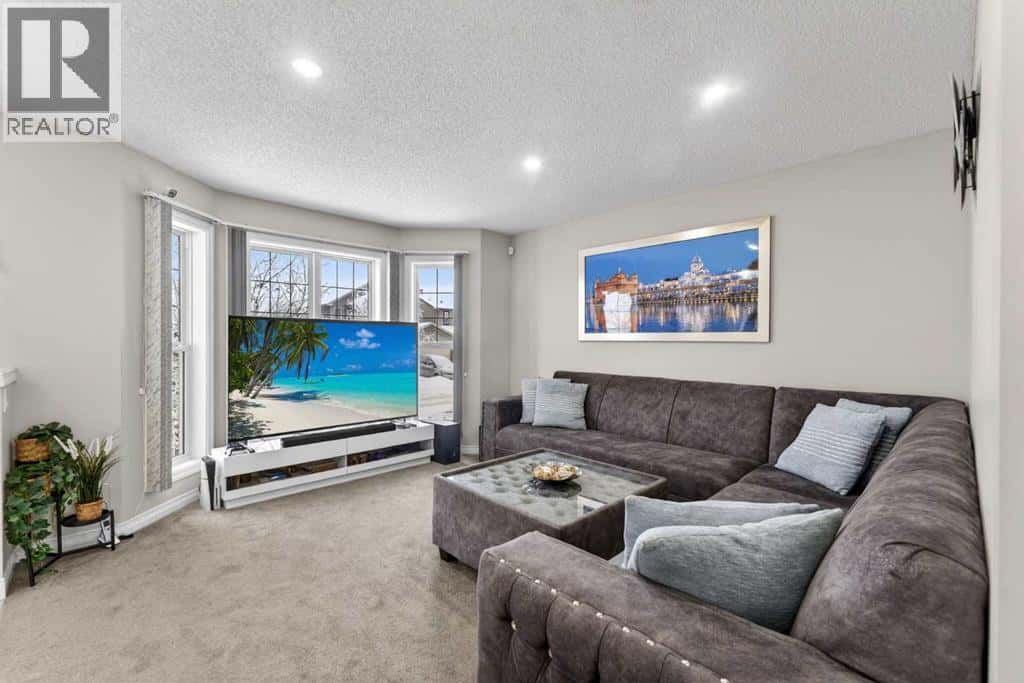 78 Tarington Close NE — Calgary, Alberta - Photo 4 of 32