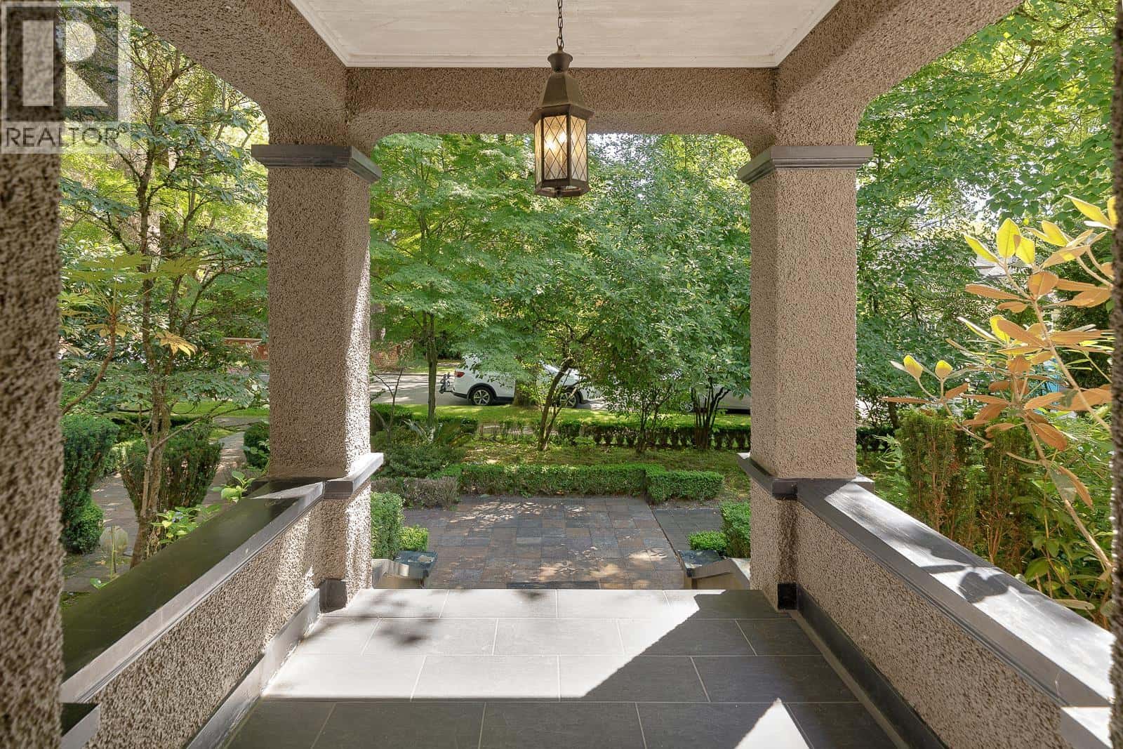 1649 W 29TH AVENUE — Vancouver, British Columbia - Photo 4 of 37