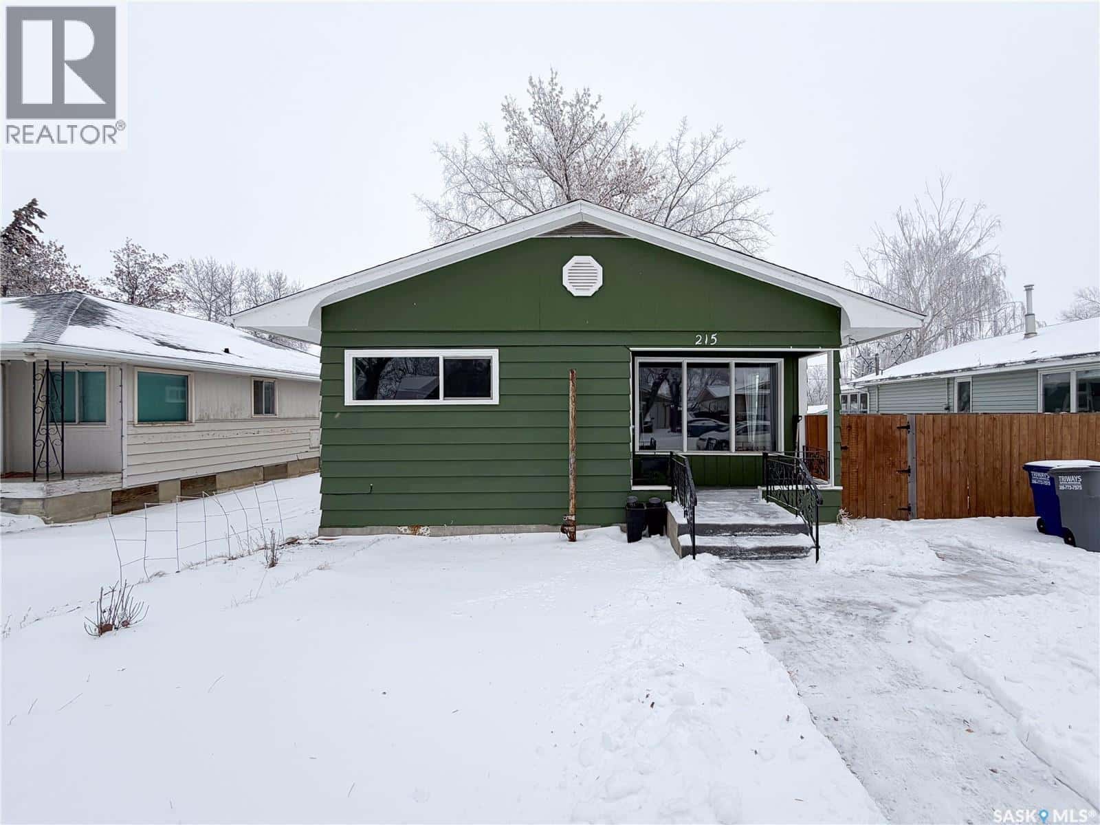 215 Brownlee STREET — Herbert, Saskatchewan - Photo 2 of 49