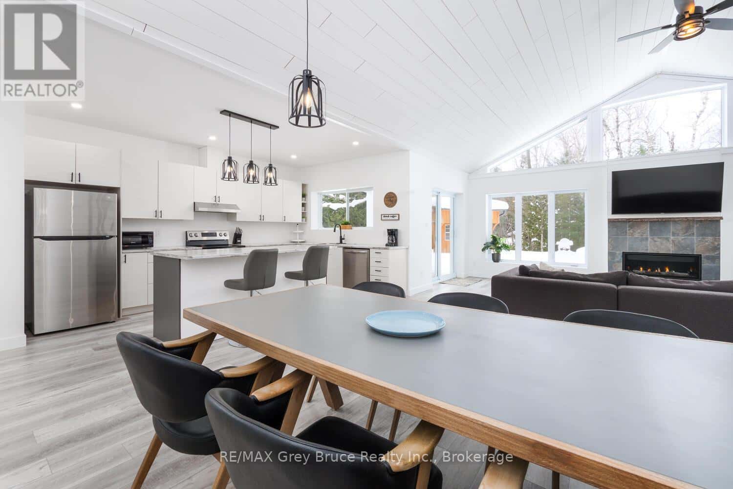 32 SOUTHAMPTON PARKWAY — South Bruce Peninsula, Ontario - Photo 3 of 38