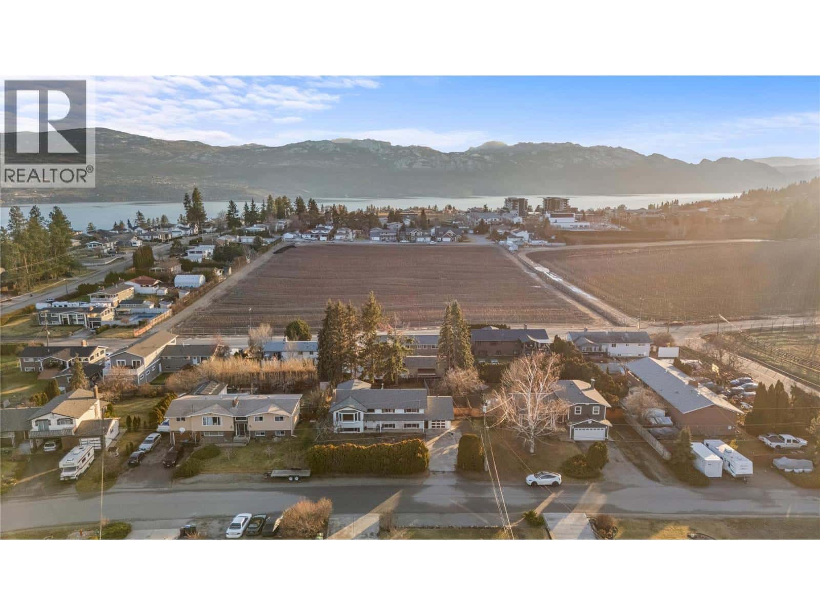 2535 Crestview Road — West Kelowna, British Columbia - Photo 2 of 32