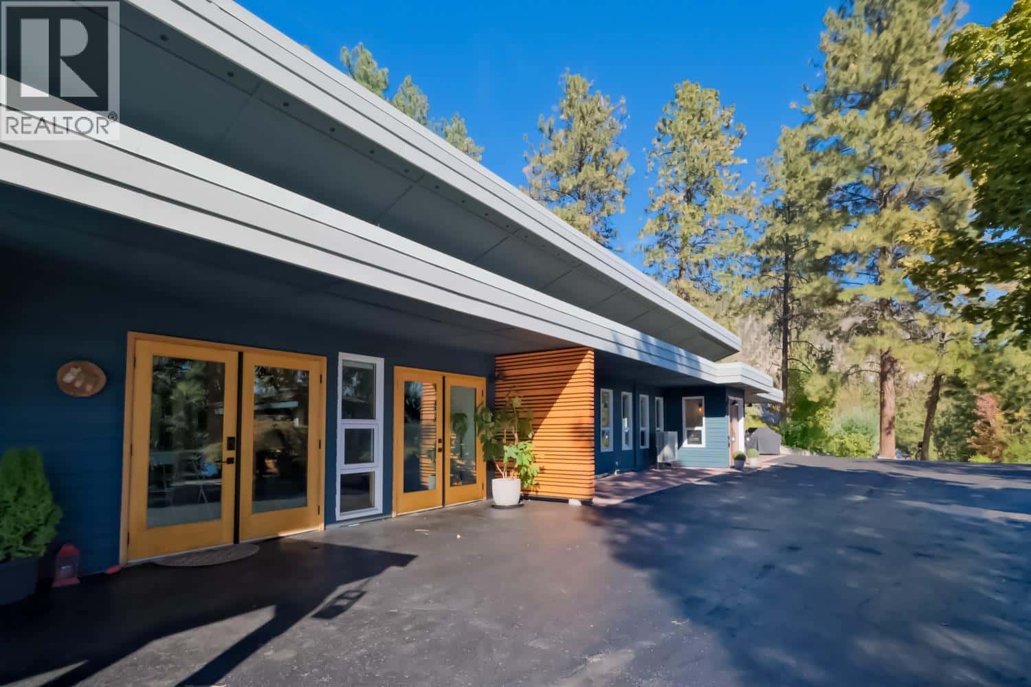 5290 Trepanier Bench Road — Peachland, British Columbia - Photo 2 of 45