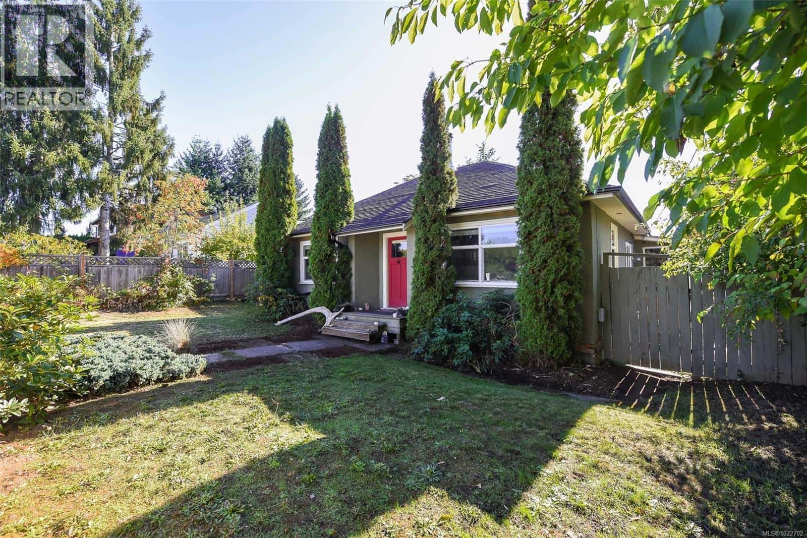 2767 Ulverston Ave — Cumberland, British Columbia - Photo 2 of 30