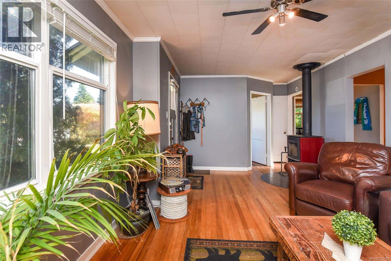 2767 Ulverston Ave — Cumberland, British Columbia - Photo 3 of 30