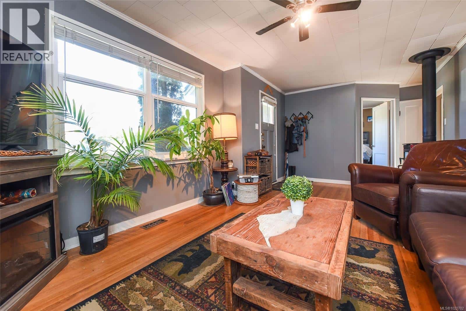 2767 Ulverston Ave — Cumberland, British Columbia - Photo 4 of 30