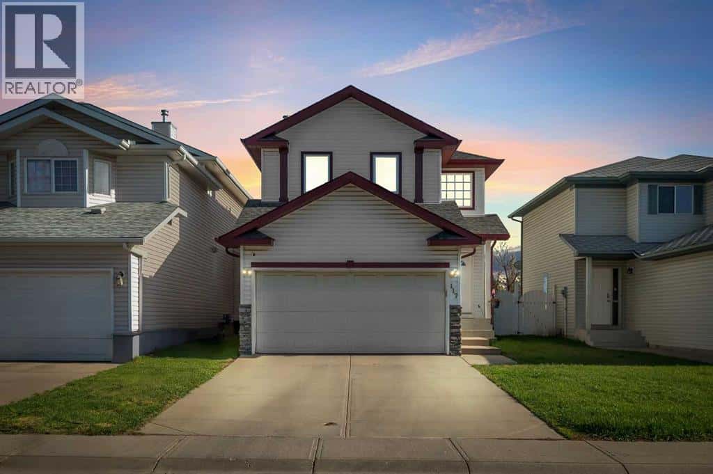 117 Douglas Ridge Circle SE — Calgary, Alberta - Photo 5 of 41