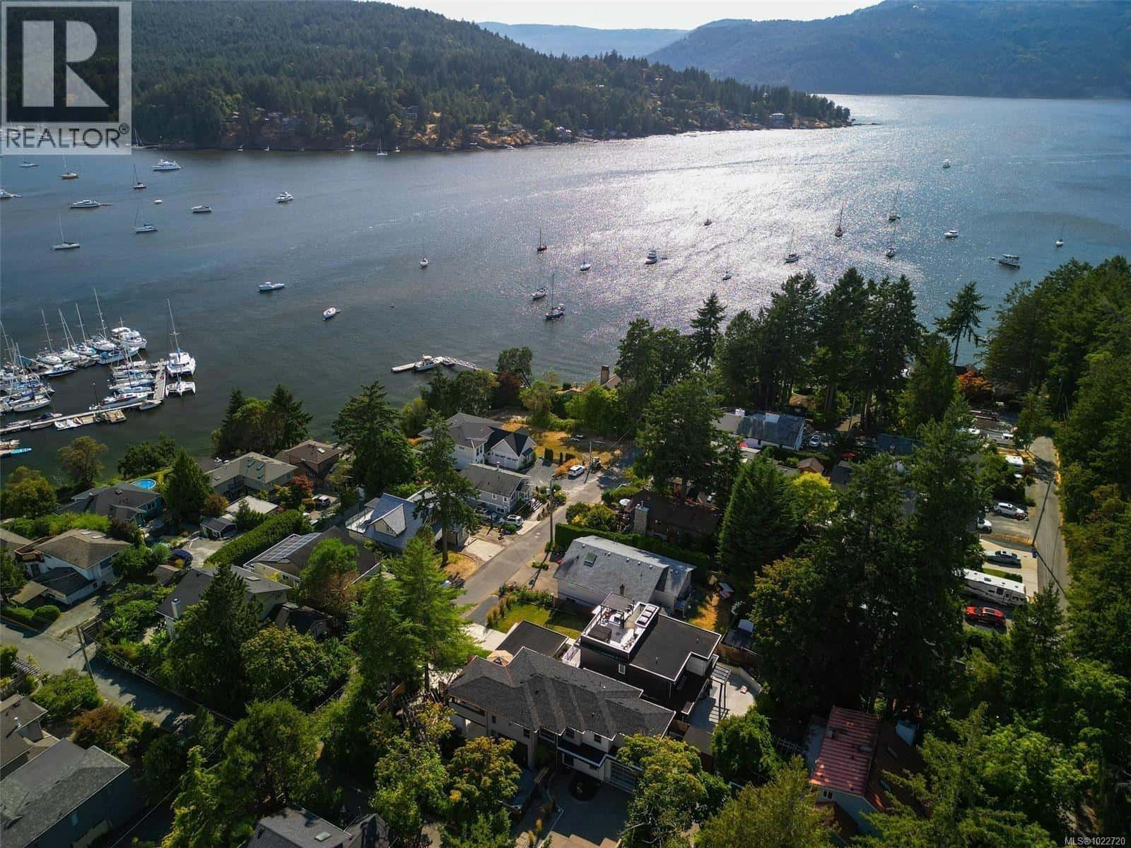 7221 Peden Lane — Central Saanich, British Columbia - Photo 2 of 9