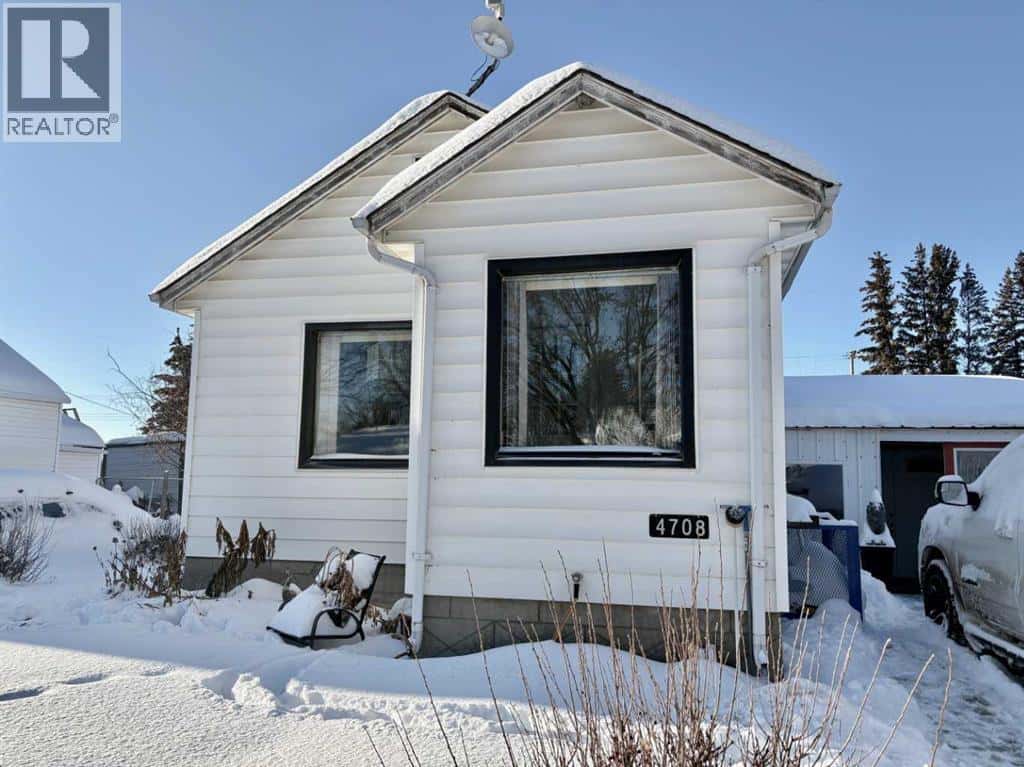 4708 50 Street — Myrnam, Alberta - Photo 2 of 14