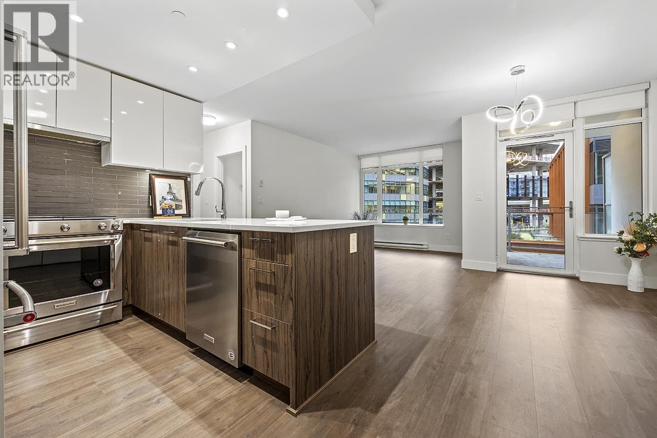 407 258 NELSON'S COURT — New Westminster, British Columbia - Main photo