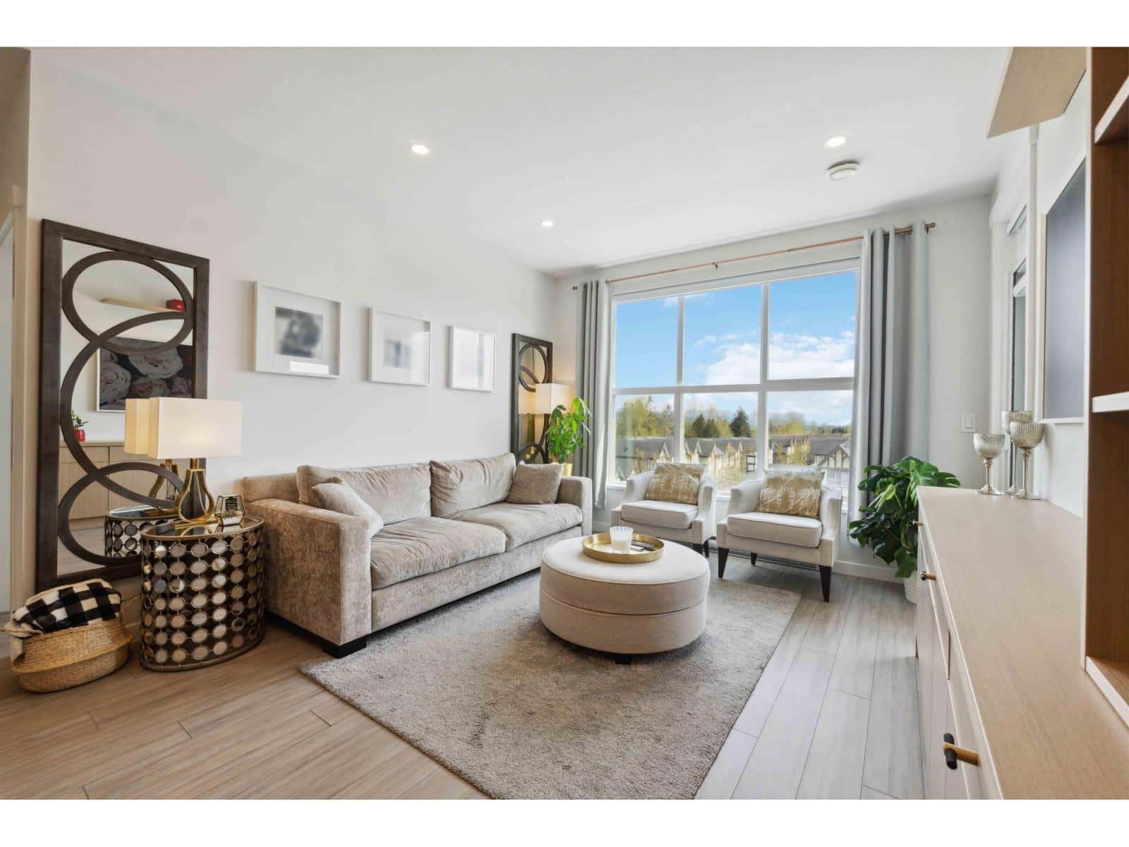 C520 8150 207 STREET — Langley, British Columbia - Photo 2 of 37