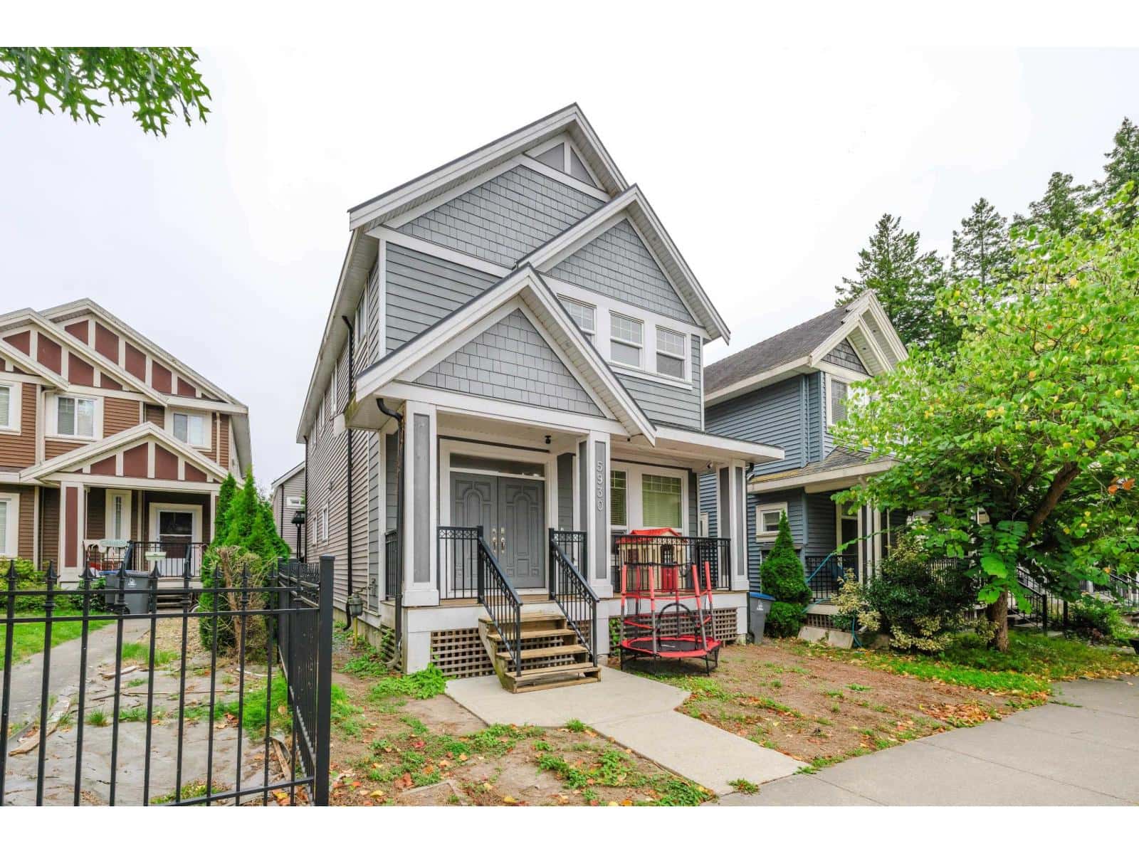 5930 128 STREET — Surrey, British Columbia - Photo 2 of 39