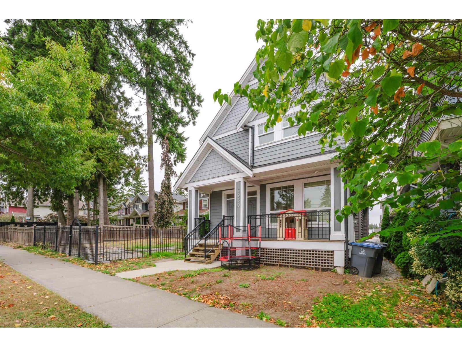 5930 128 STREET — Surrey, British Columbia - Photo 3 of 39